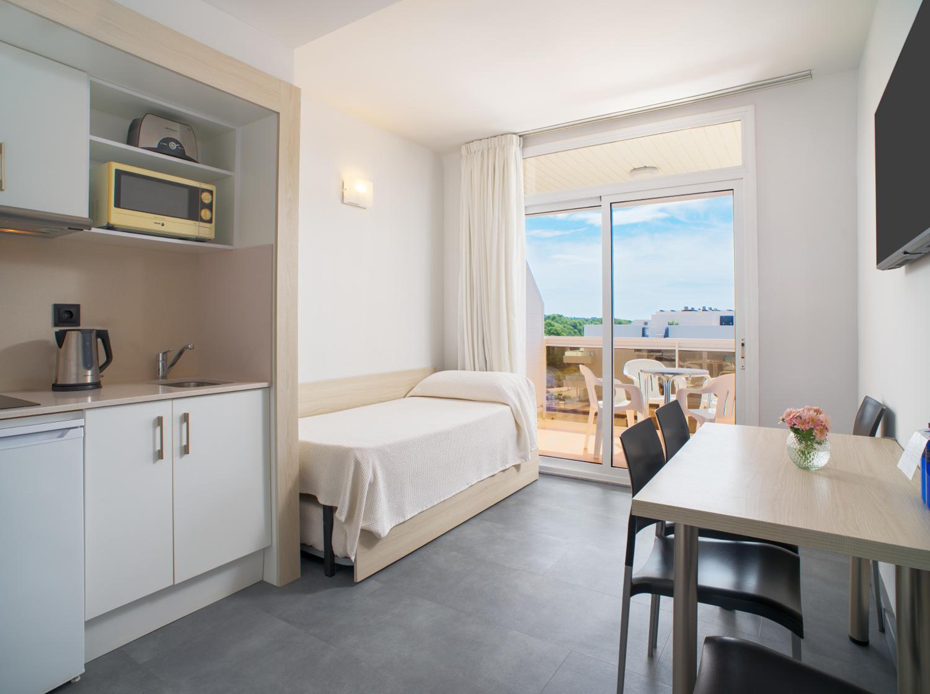 Duplex Superior room 4* + PortAventura Park + 1 access to Ferrari Land (2 adults) photo 2