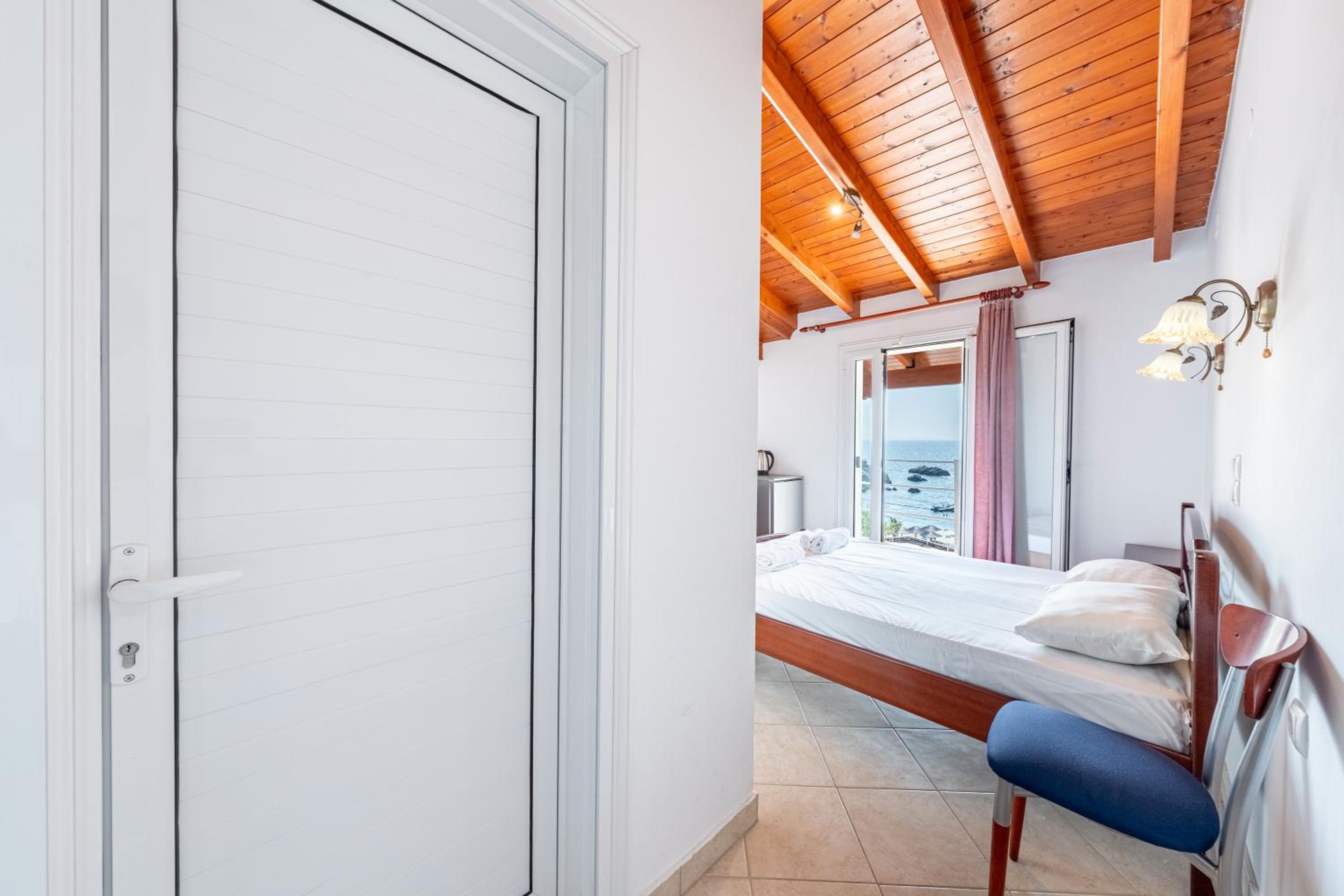 Double Room with Sea View photo 3