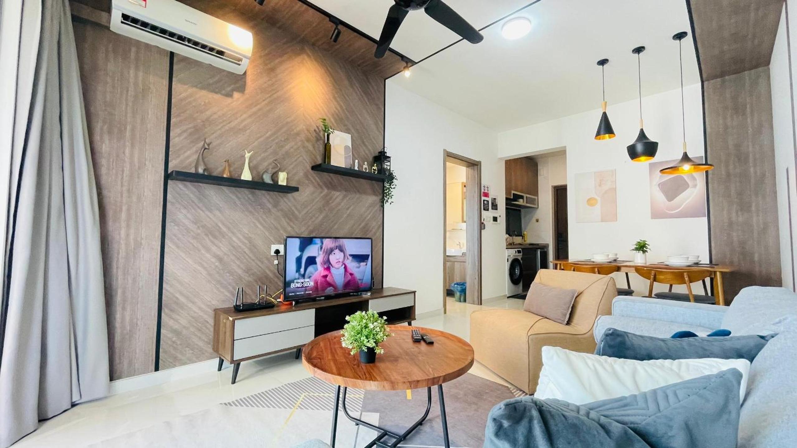 Two-Bedroom Apartment with Balcony and Sea View photo 2
