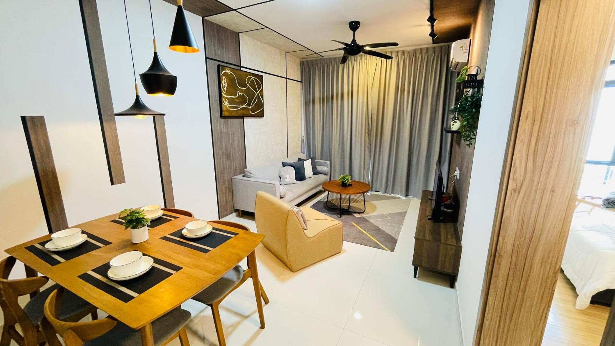 Two-Bedroom Apartment with Balcony and Sea View photo 3