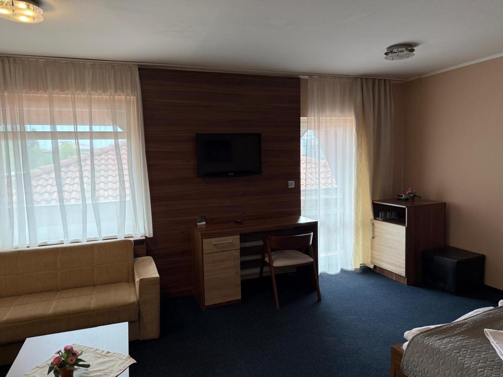 Suite - Photo 2