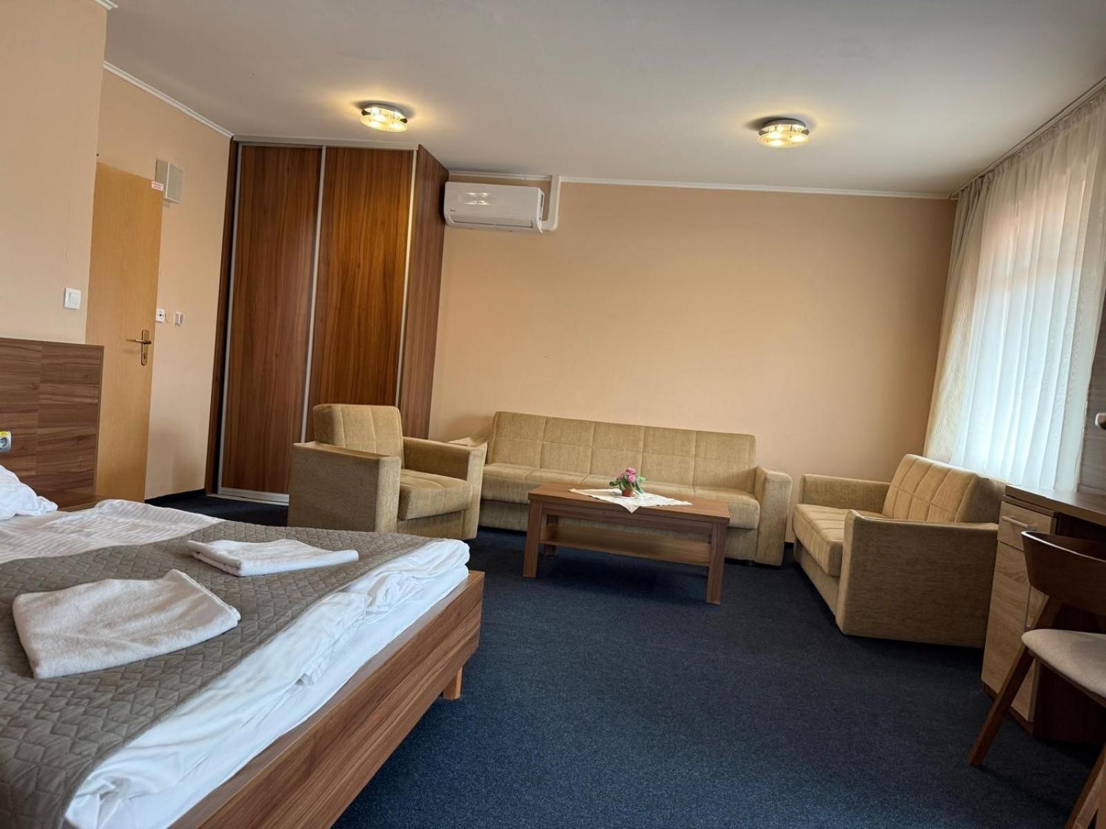 Suite - Photo 8