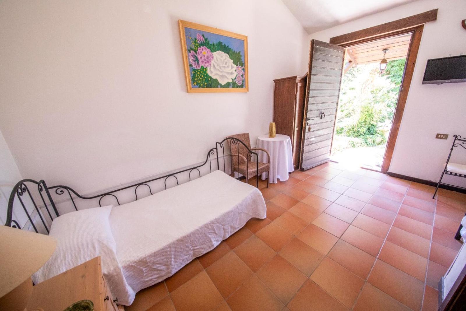 Quadruple Room - Disability Access photo 2