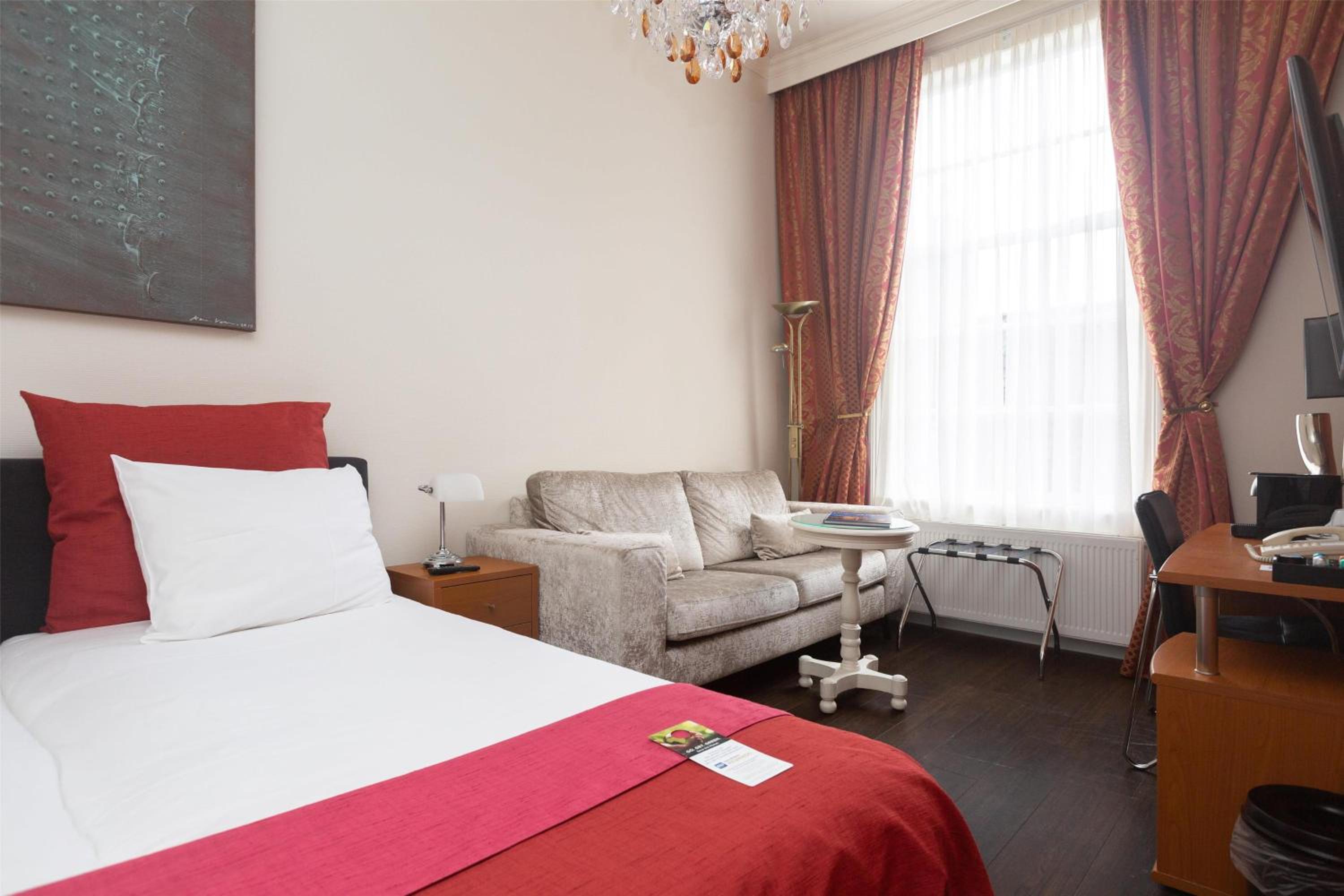 Deluxe Double Room - Non-Smoking - Photo 10