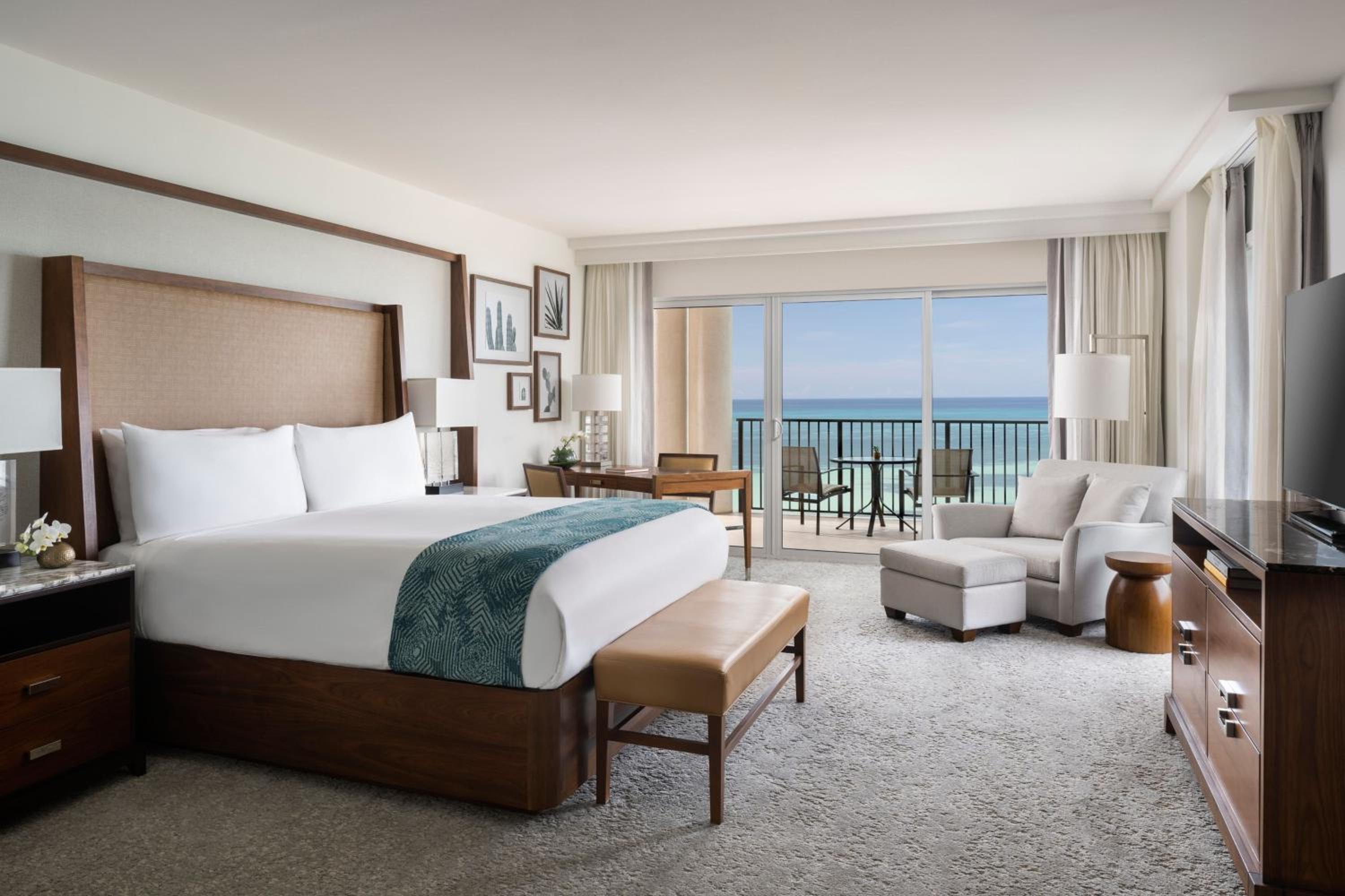One-Bedroom Executive King Suite with Sofa Bed and Ocean View photo 3