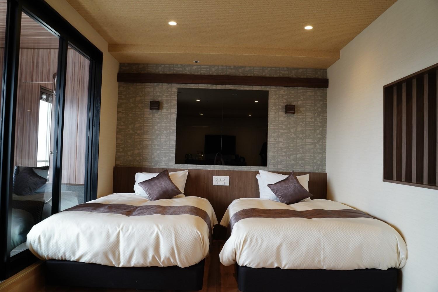 Japanese-Western Room with Open-Air Bath photo 2