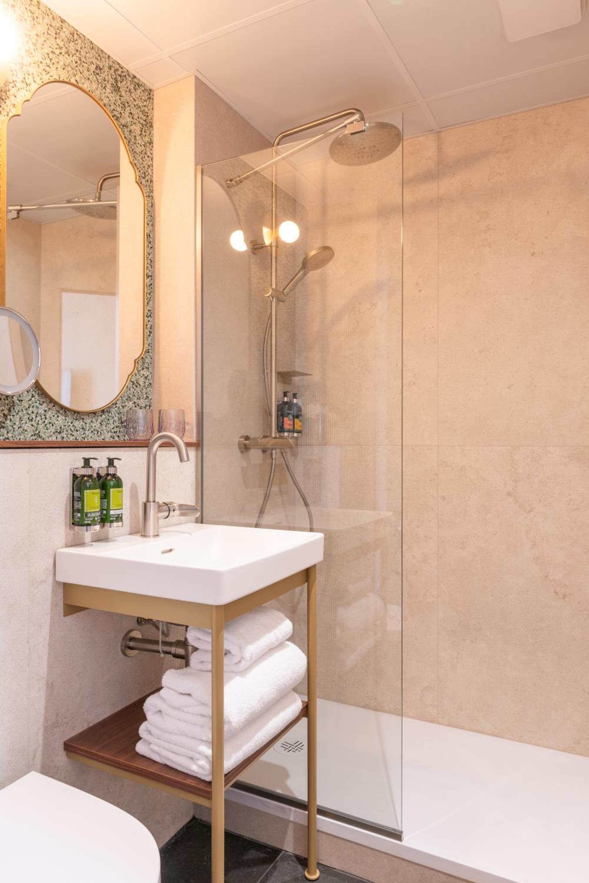 Hôtel Brittany bathroom photo