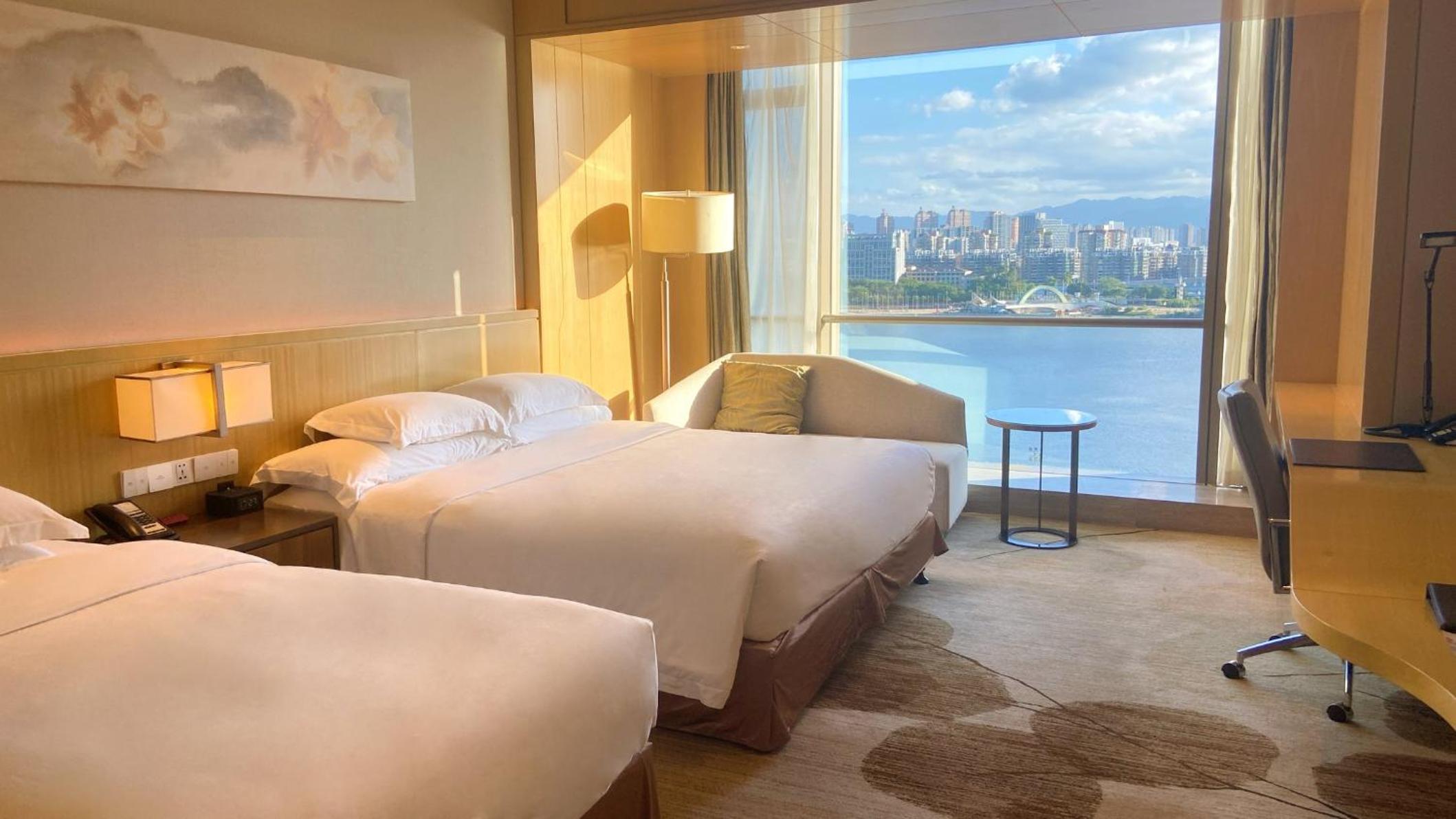 King Standard Room with River View