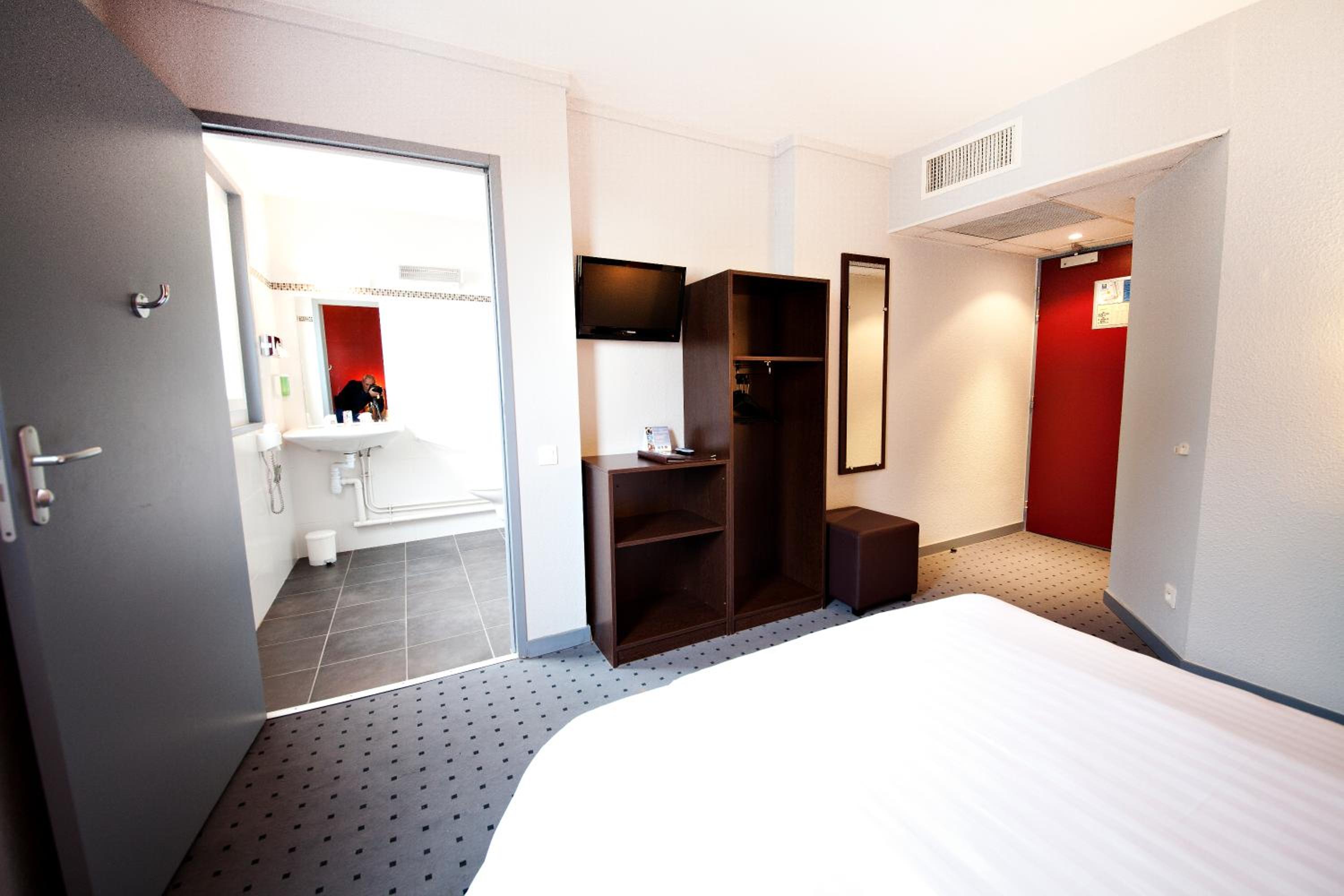 Double Room - Disability Access photo 2