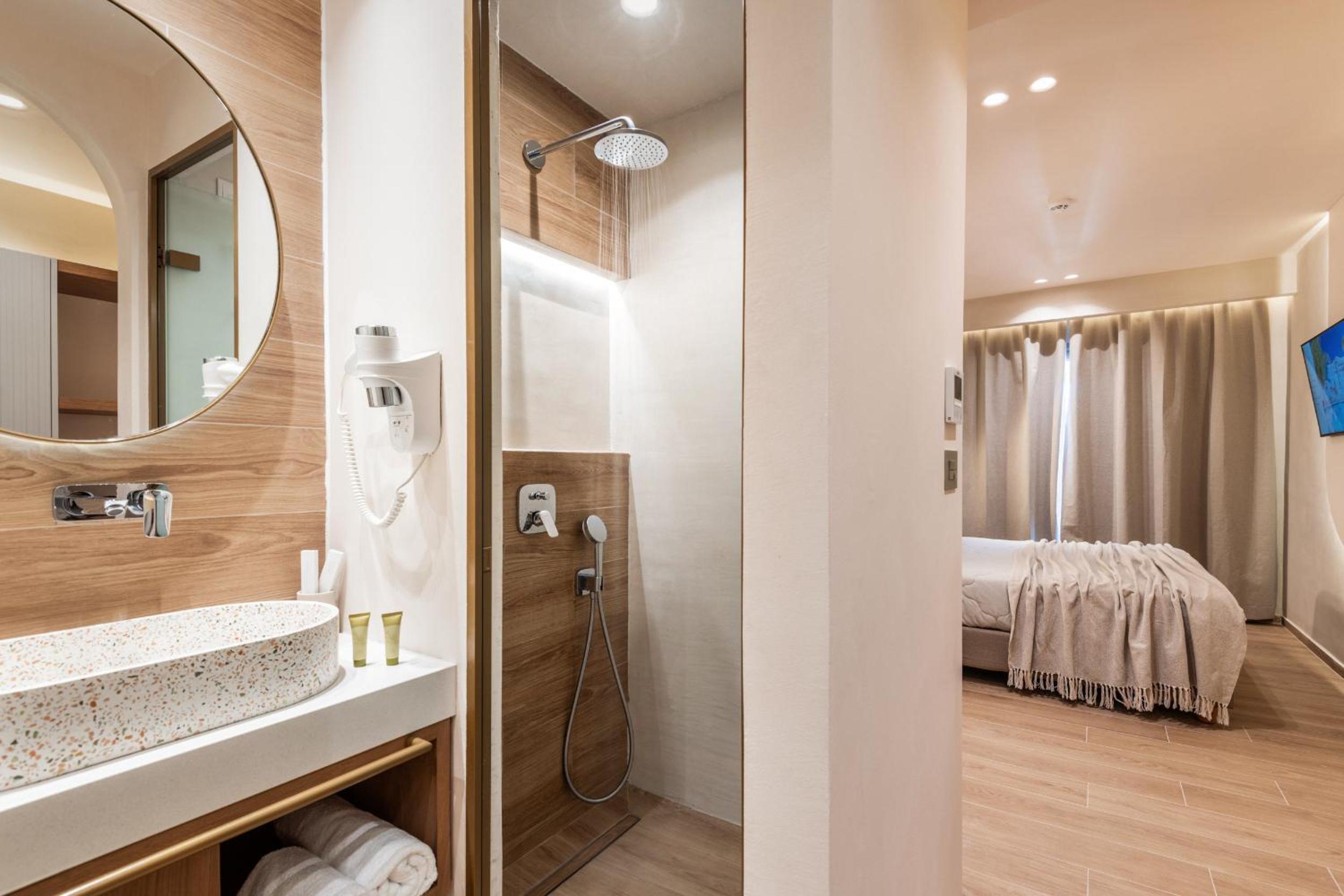 Premium Double room with Balcony - Photo 7