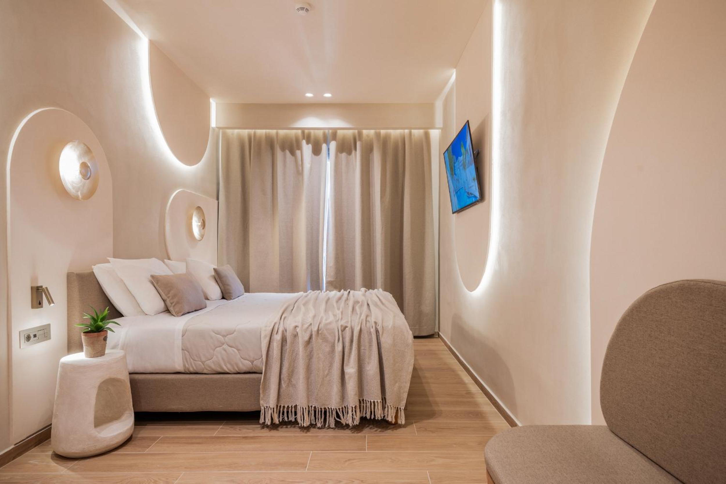 Premium Double room with Balcony - Photo 3