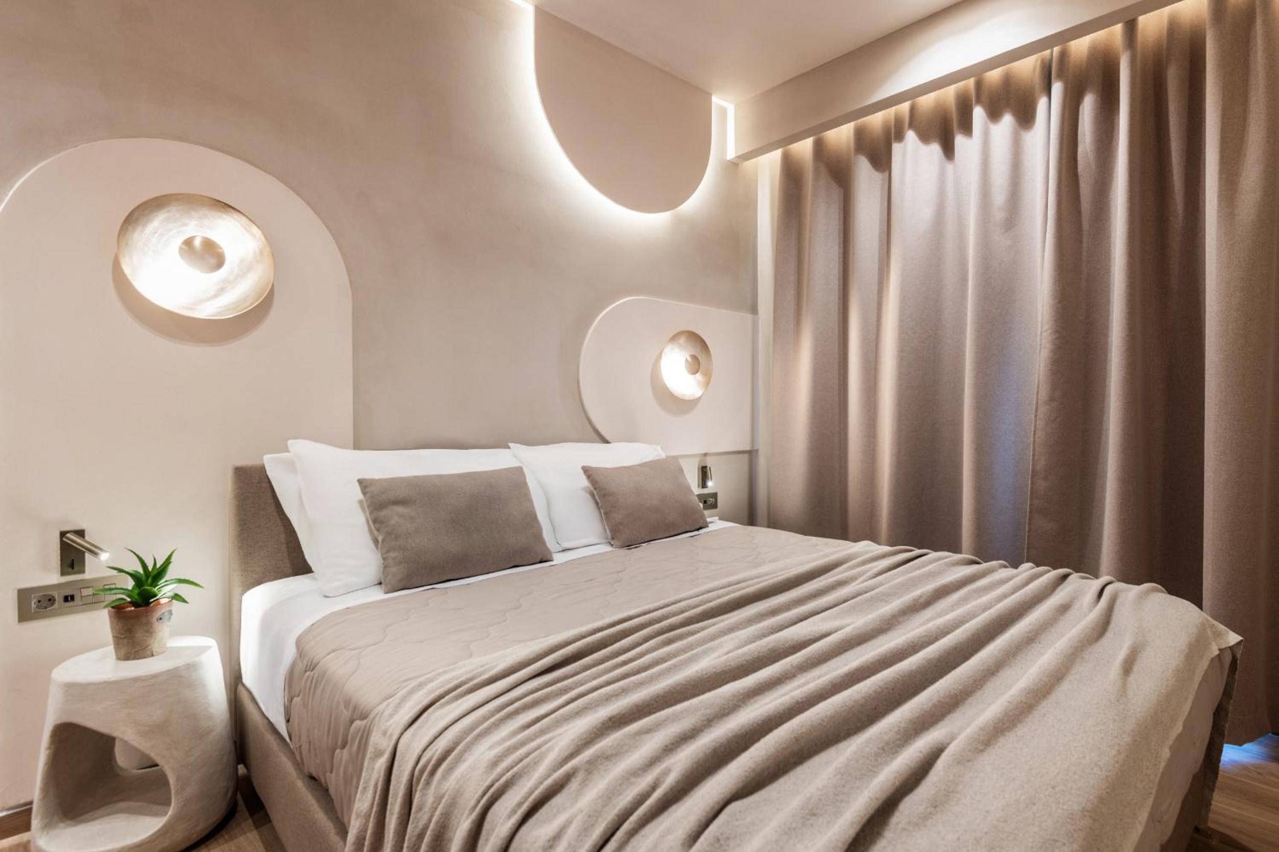Premium Double room with Balcony - Photo 4