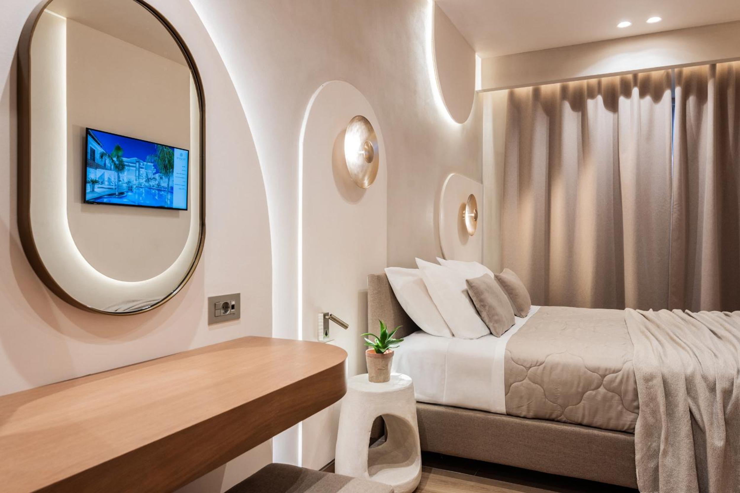 Premium Double room with Balcony - Photo 8