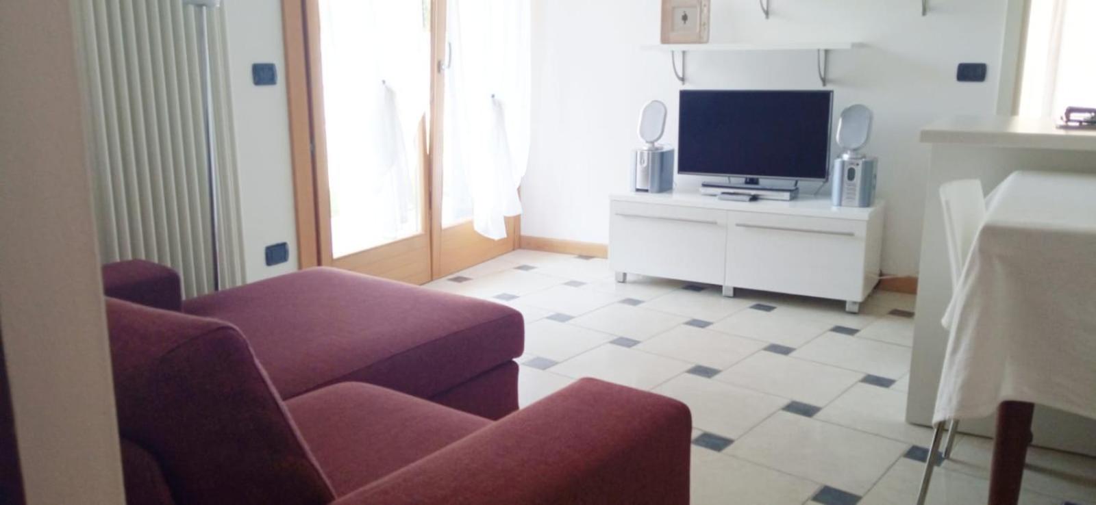 Deluxe One-Bedroom Apartment with Garden View photo 2