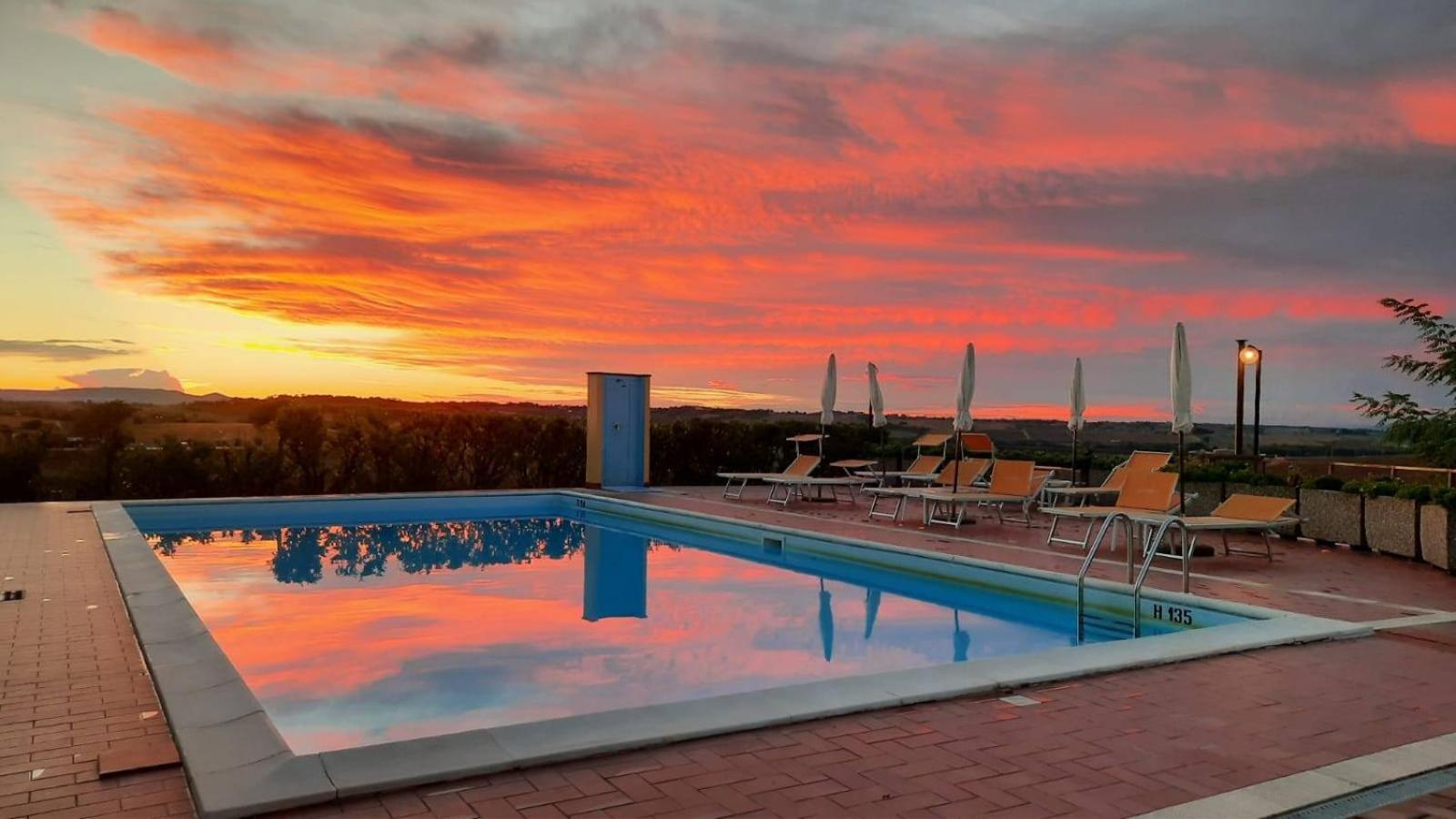 Apartment with Pool View