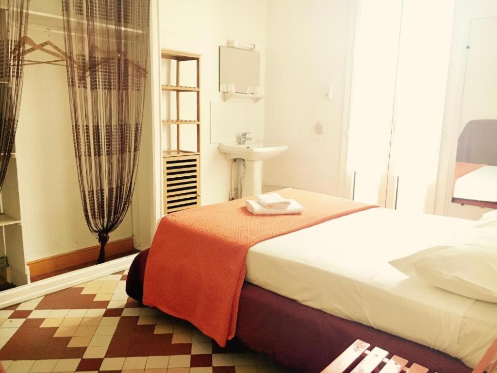 Standard Double Room with Fan photo 1