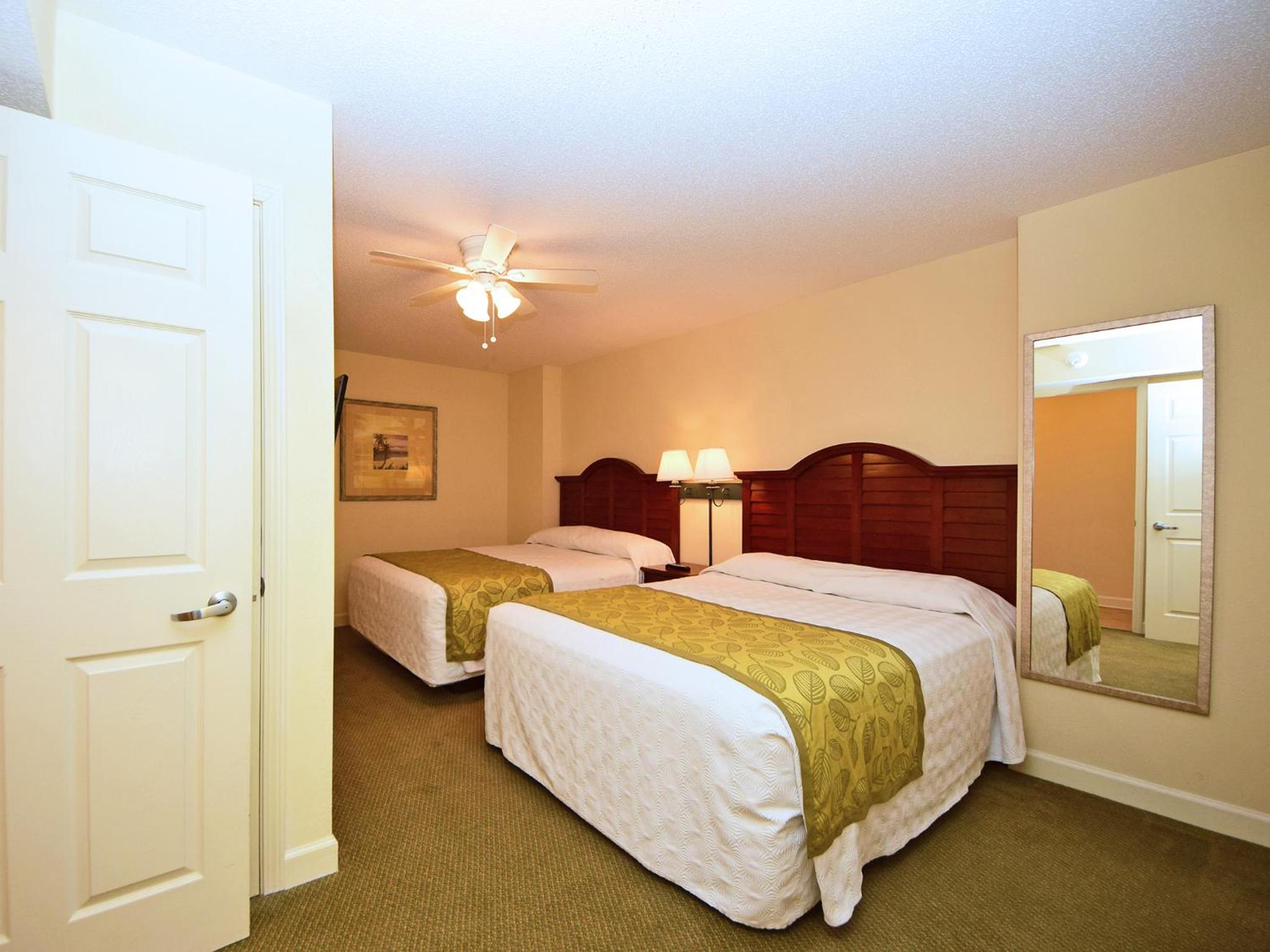 1 Bedroom 1 Bath Side Ocean-view Condo with 2 Queens and Wall Bed - T28