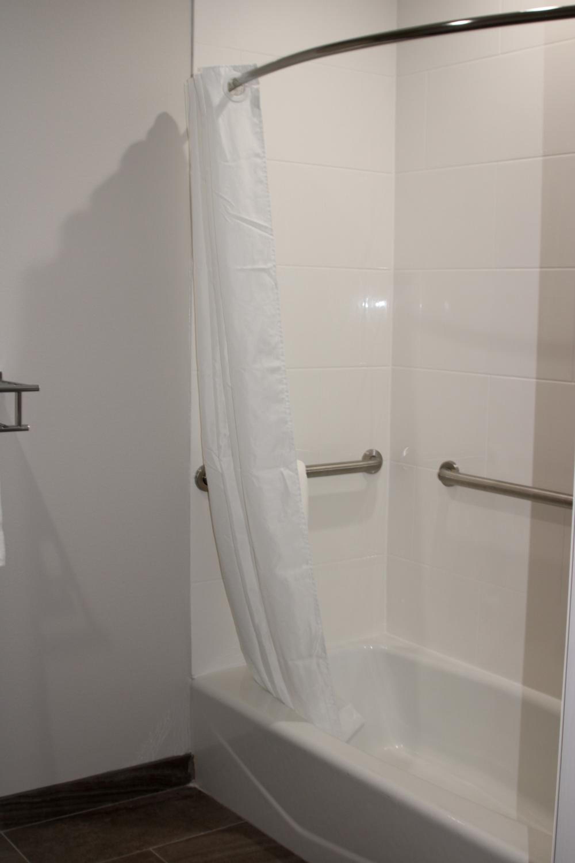 Premium Two Queen Room - Photo 4