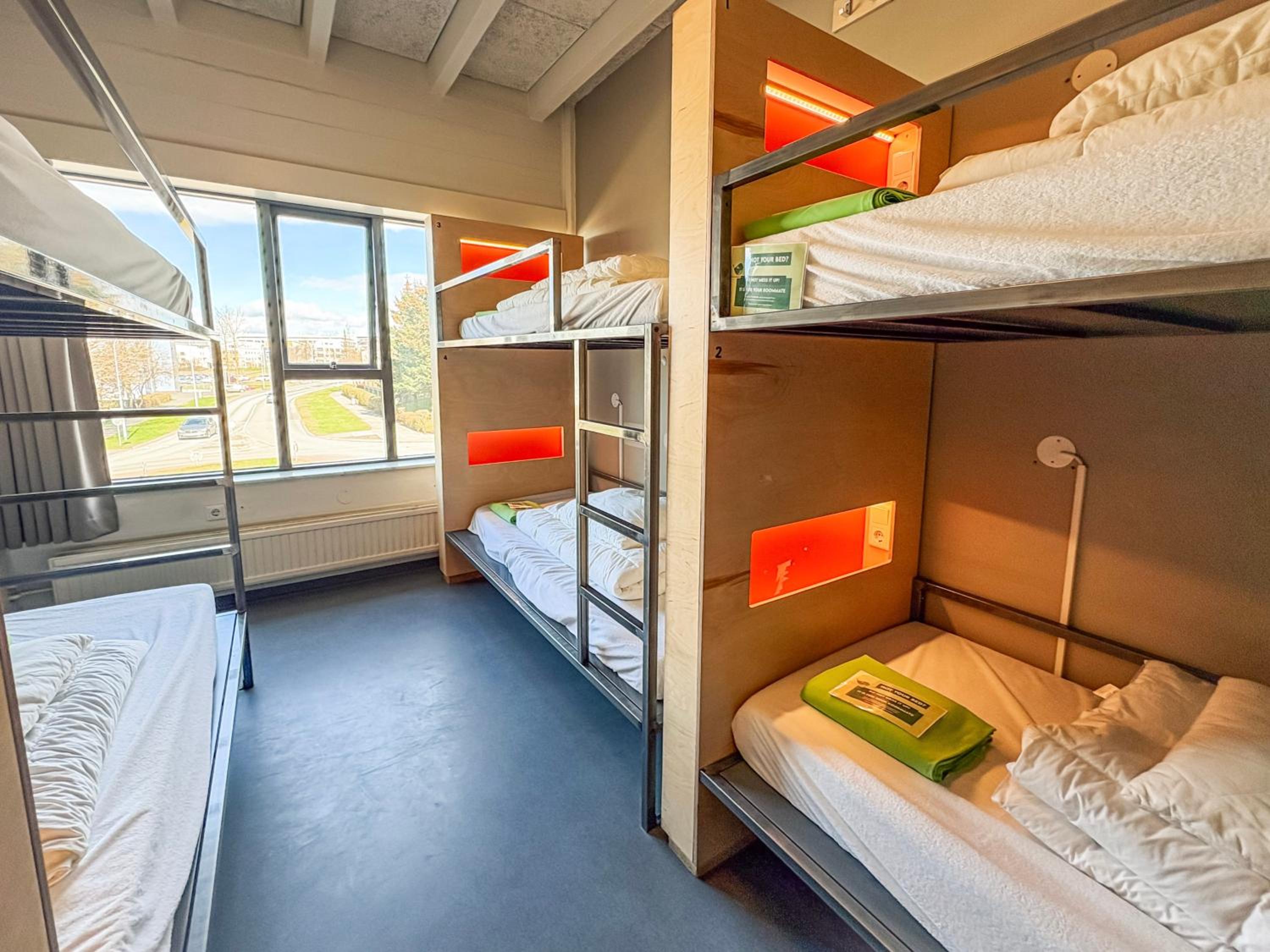 Single bed in 6-Bed FEMALE Dorm with Shared Bathroom photo 3