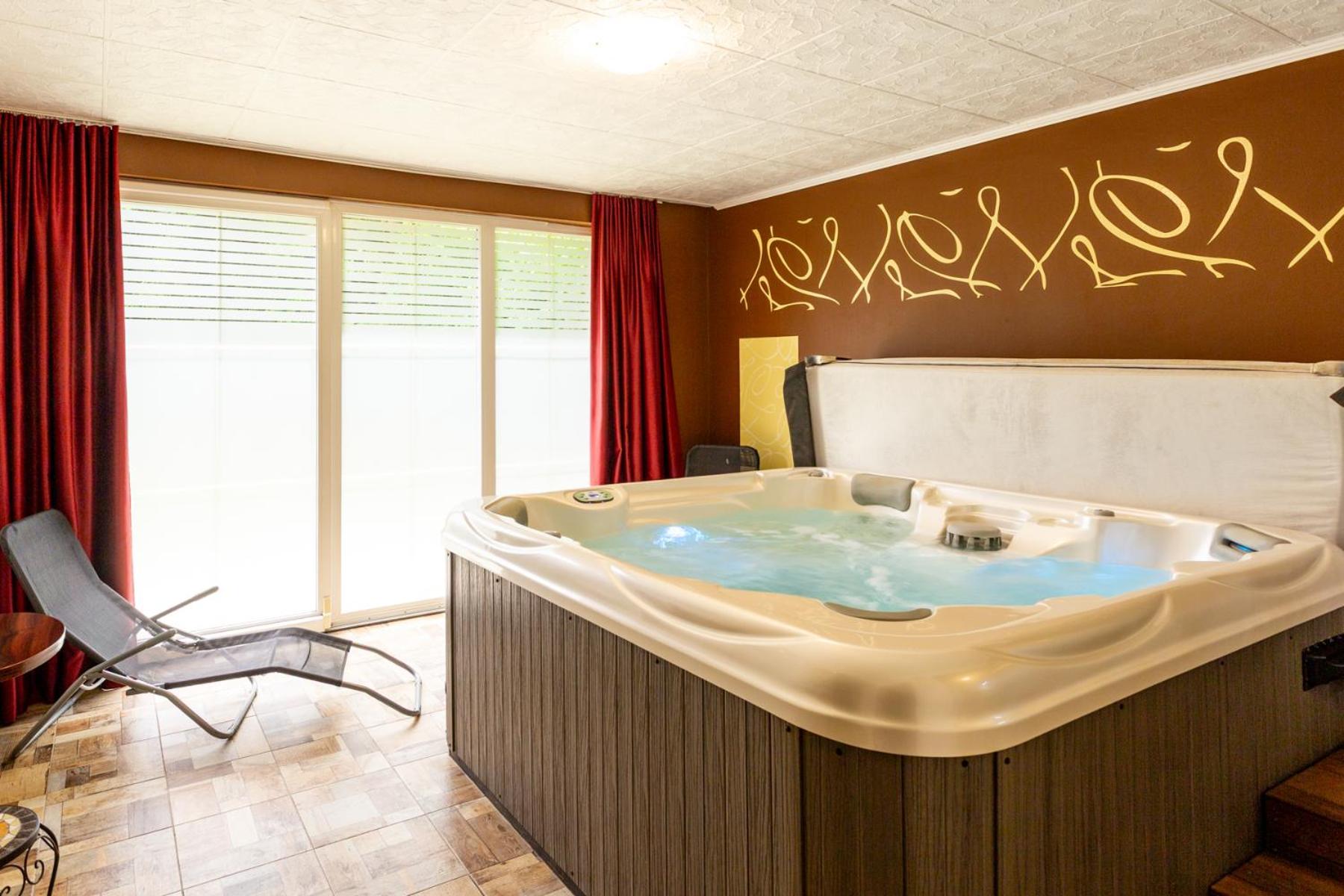 Twin Room with Private Bathroom