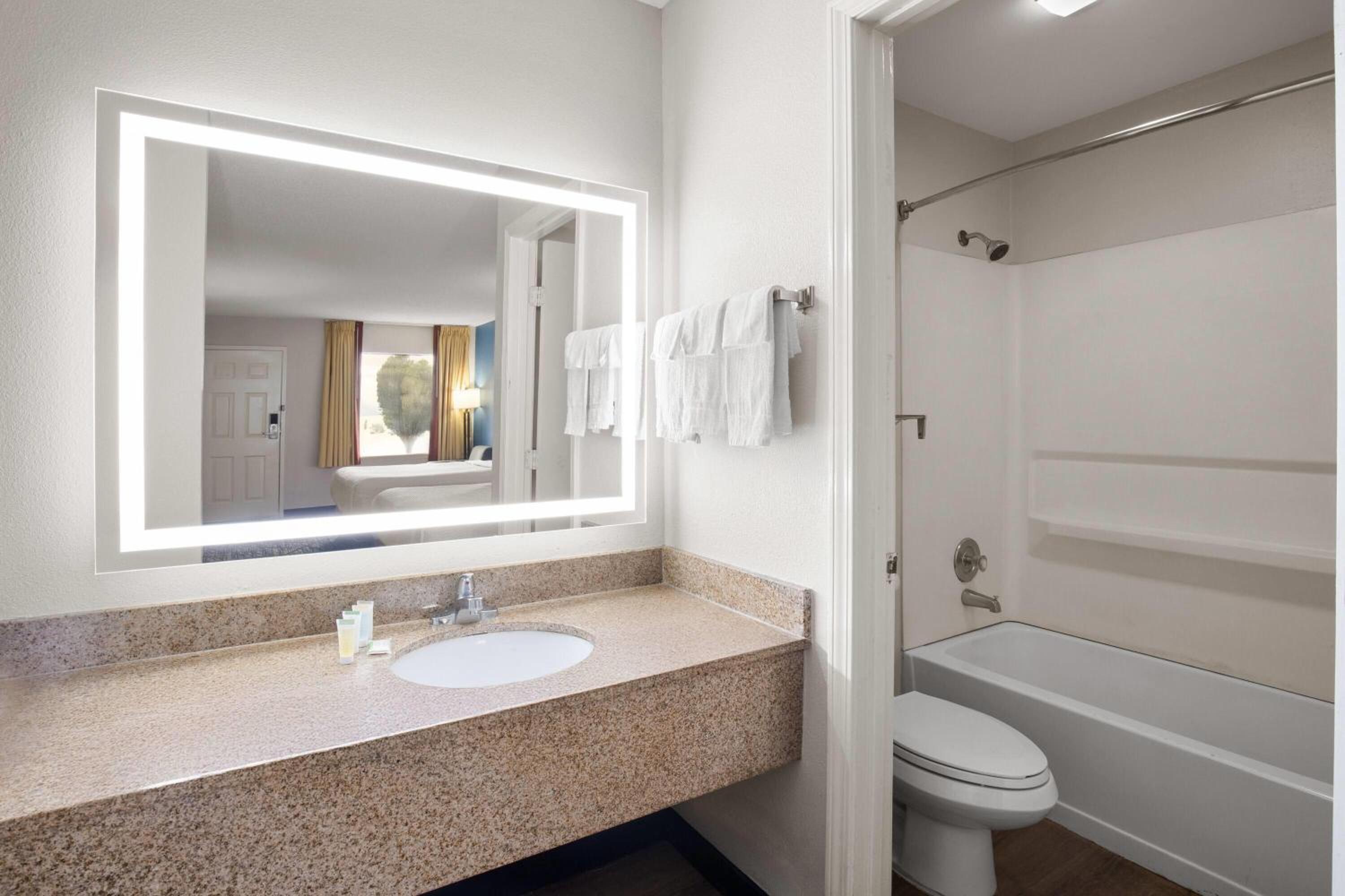 King Studio Suite - Non-Smoking - Photo 1