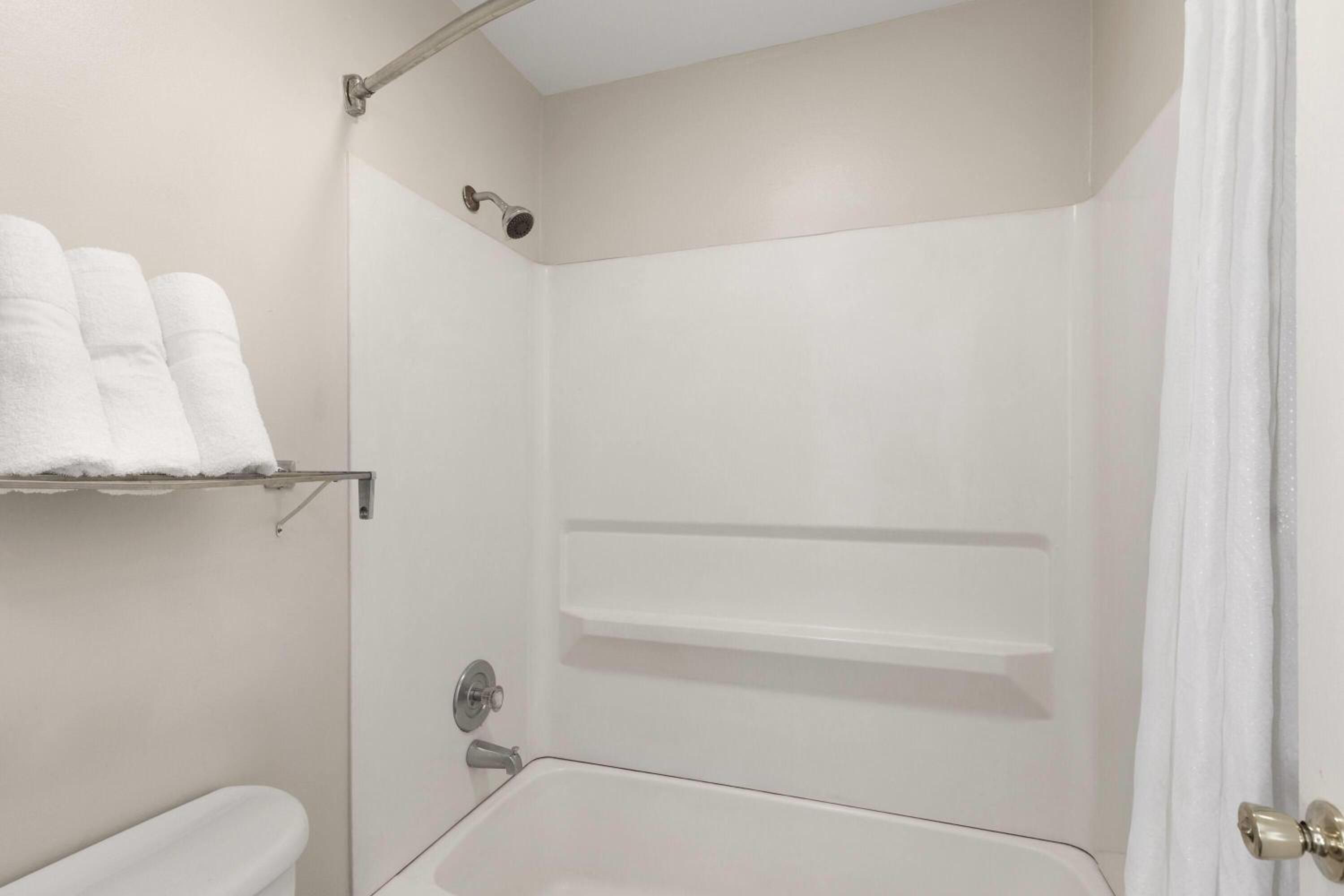 King Studio Suite - Non-Smoking - Photo 2