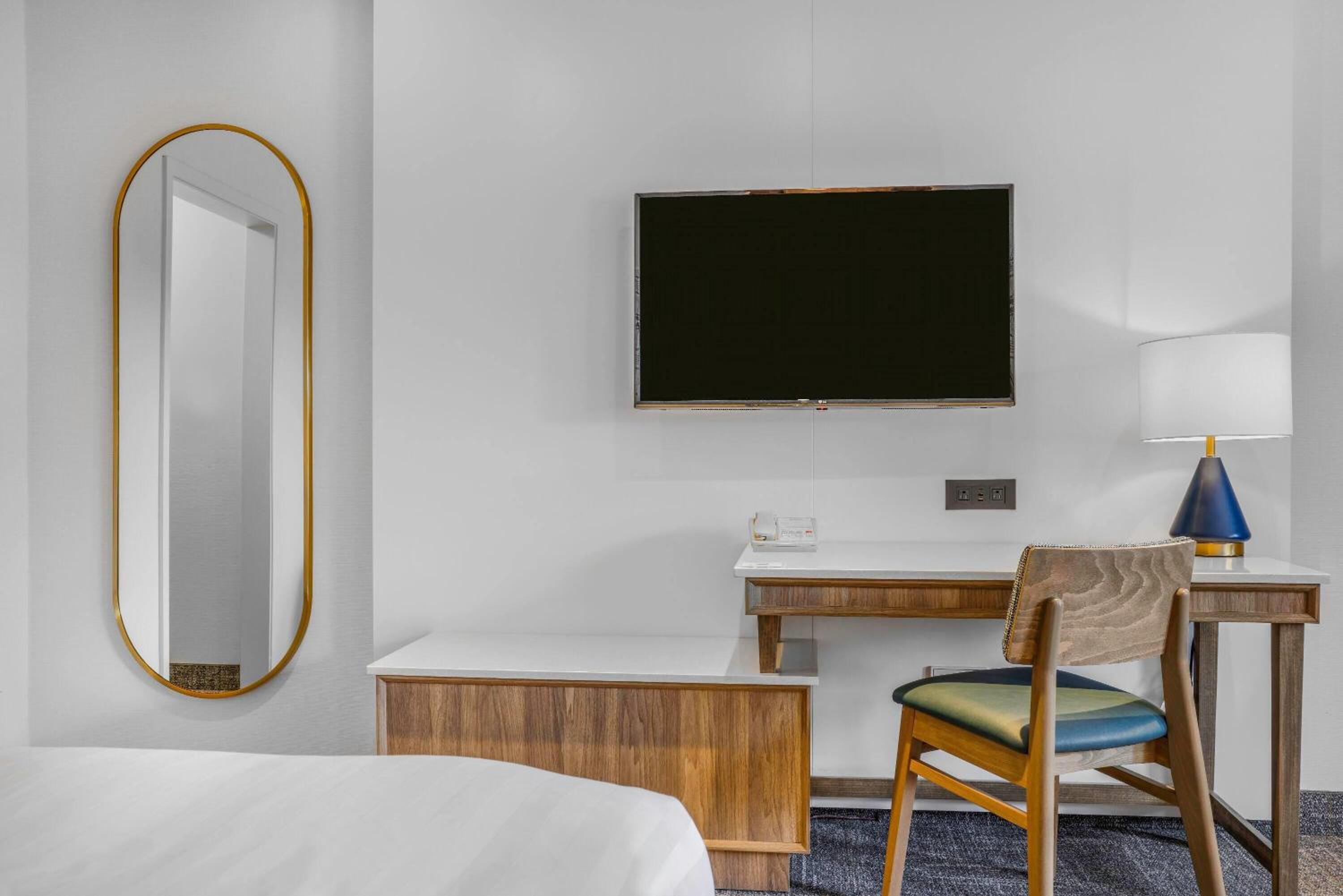 Premium Queen Room with Two Queen Beds with Patio - Non-Smoking - Photo 6