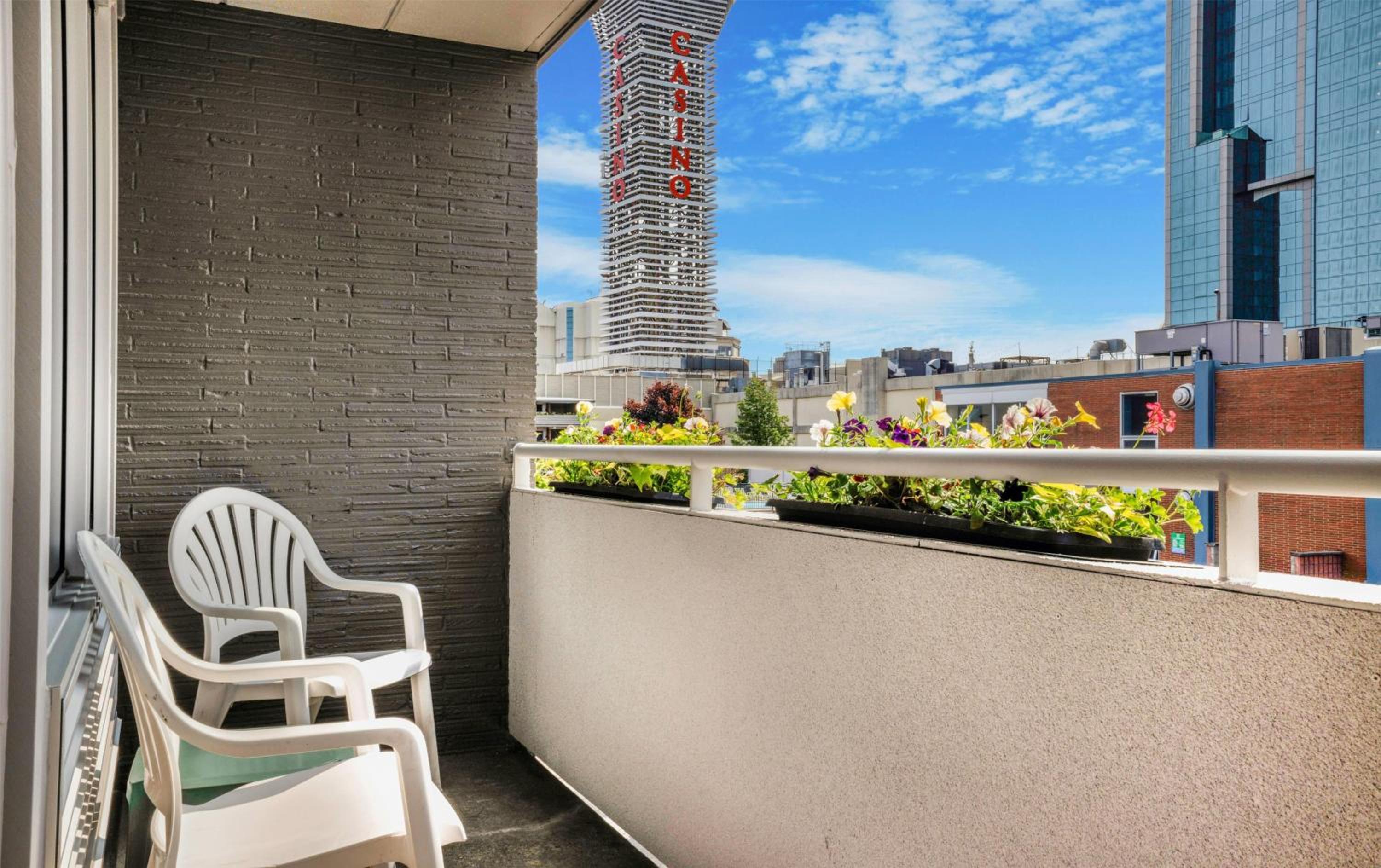 Premium King Room with Balcony - Non-Smoking - Photo 4