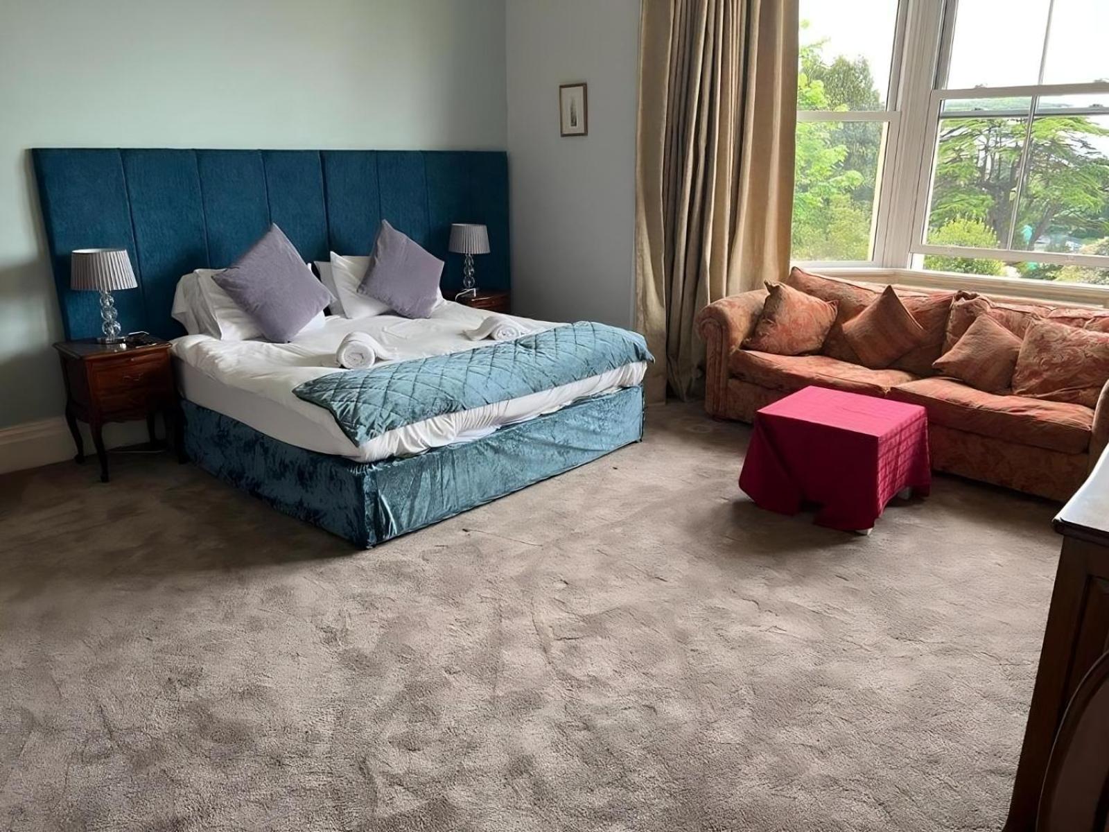 Deluxe Suite with Sea View - Photo 4