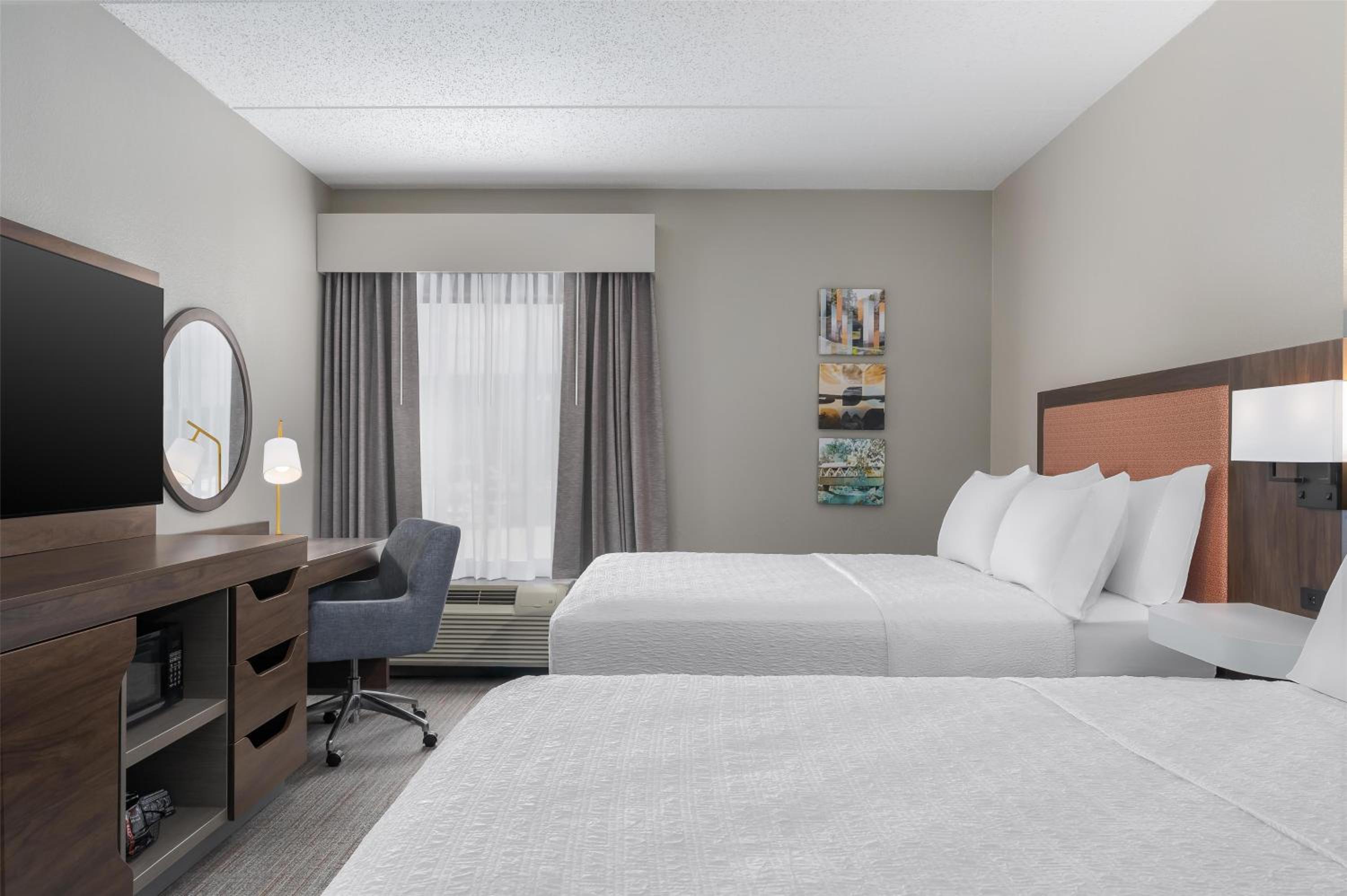 Queen Room with Two Queen Beds - Non-Smoking - Photo 1