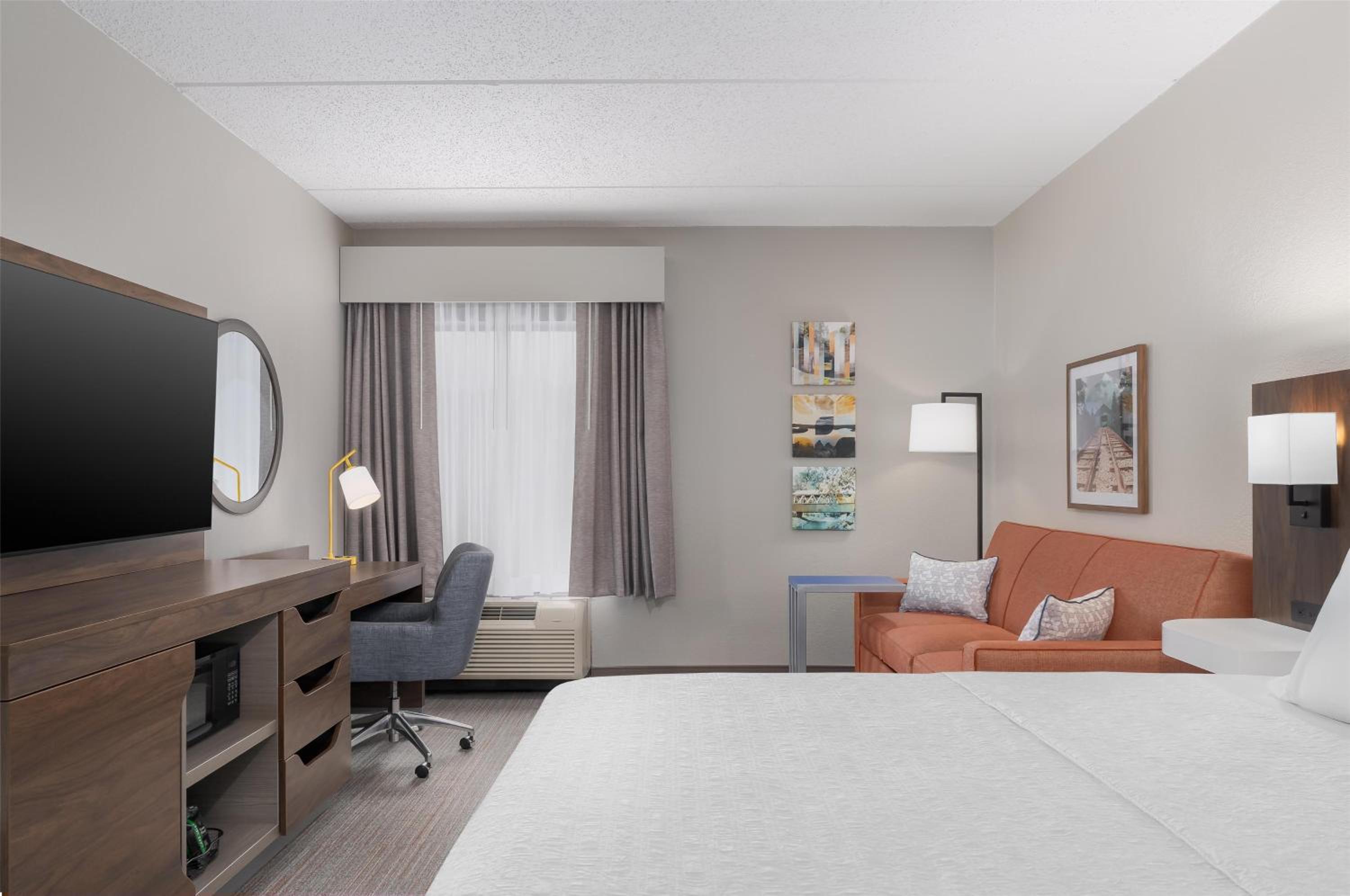 King Room with Sofa Bed and Study - Non-Smoking - Photo 1