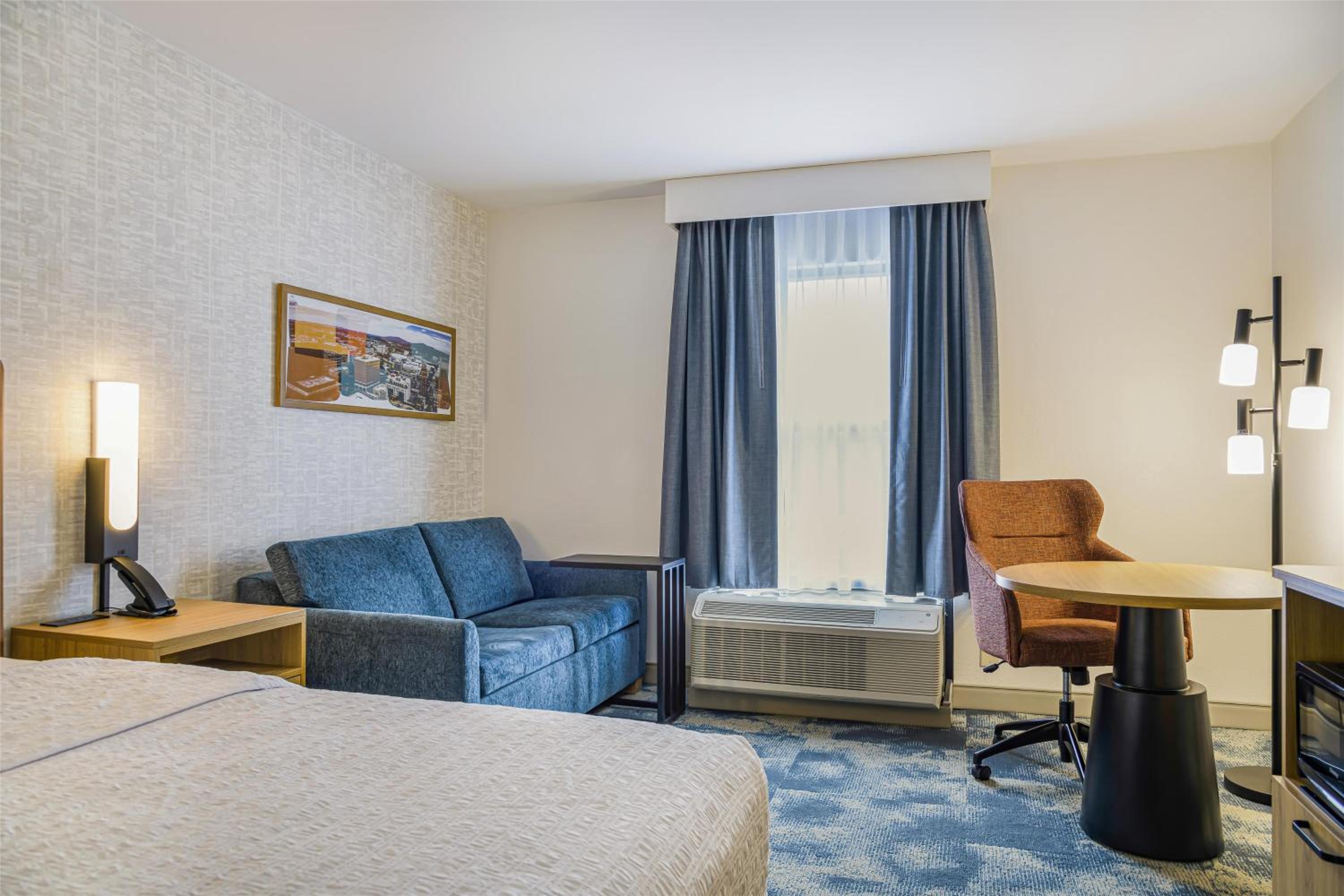 King Room with Sofa Bed - Non-Smoking - Photo 4