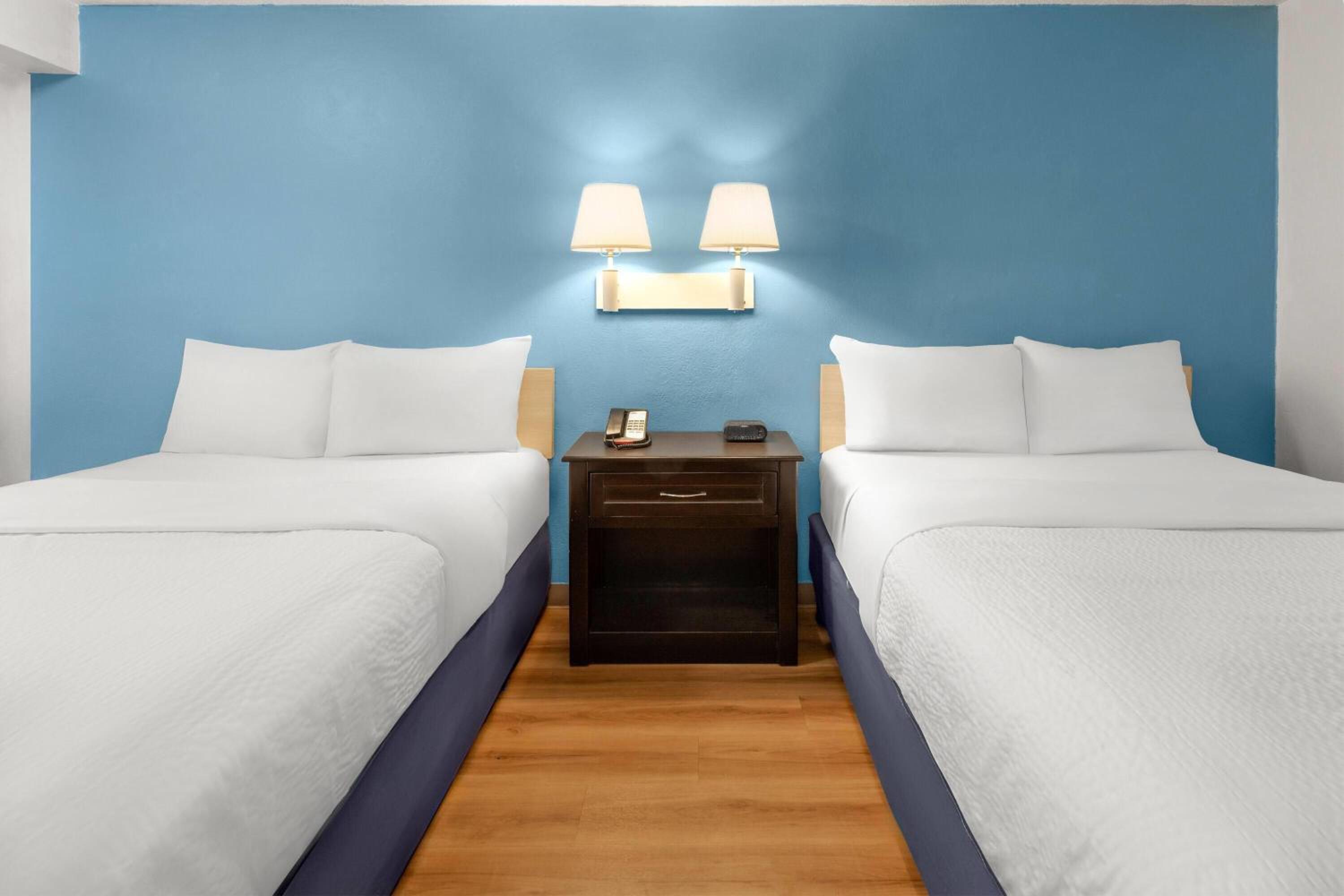 Double Room with Two Double Beds - Non-Smoking photo 3