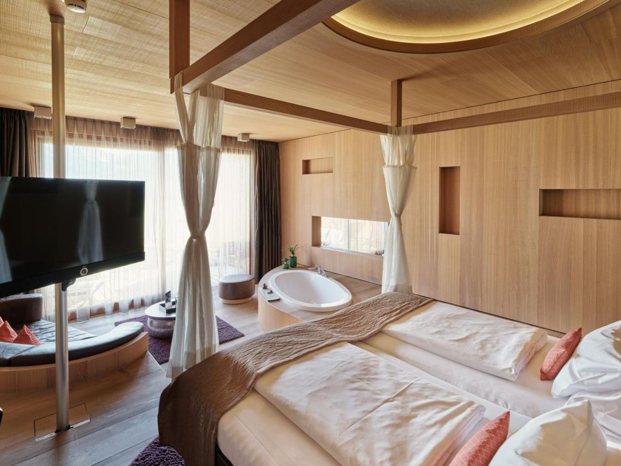 Suite with Garden View photo 2