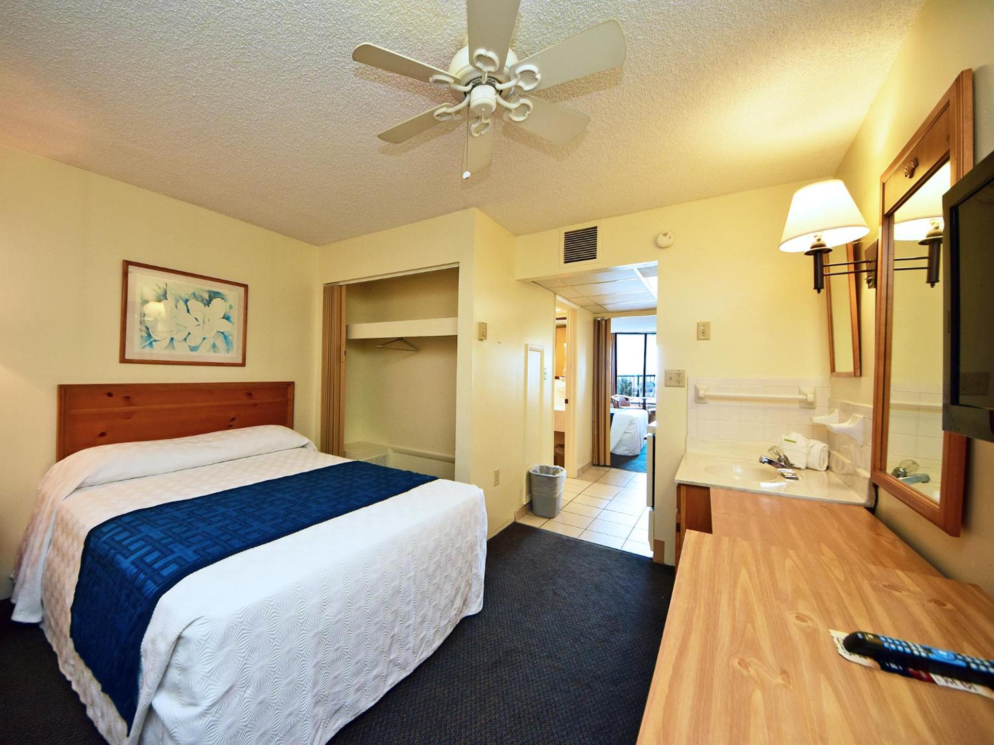 2 Room Oceanfront Efficiency Suite with 2 Queen Beds and 1 Sleeper Sofa - T1 photo 2