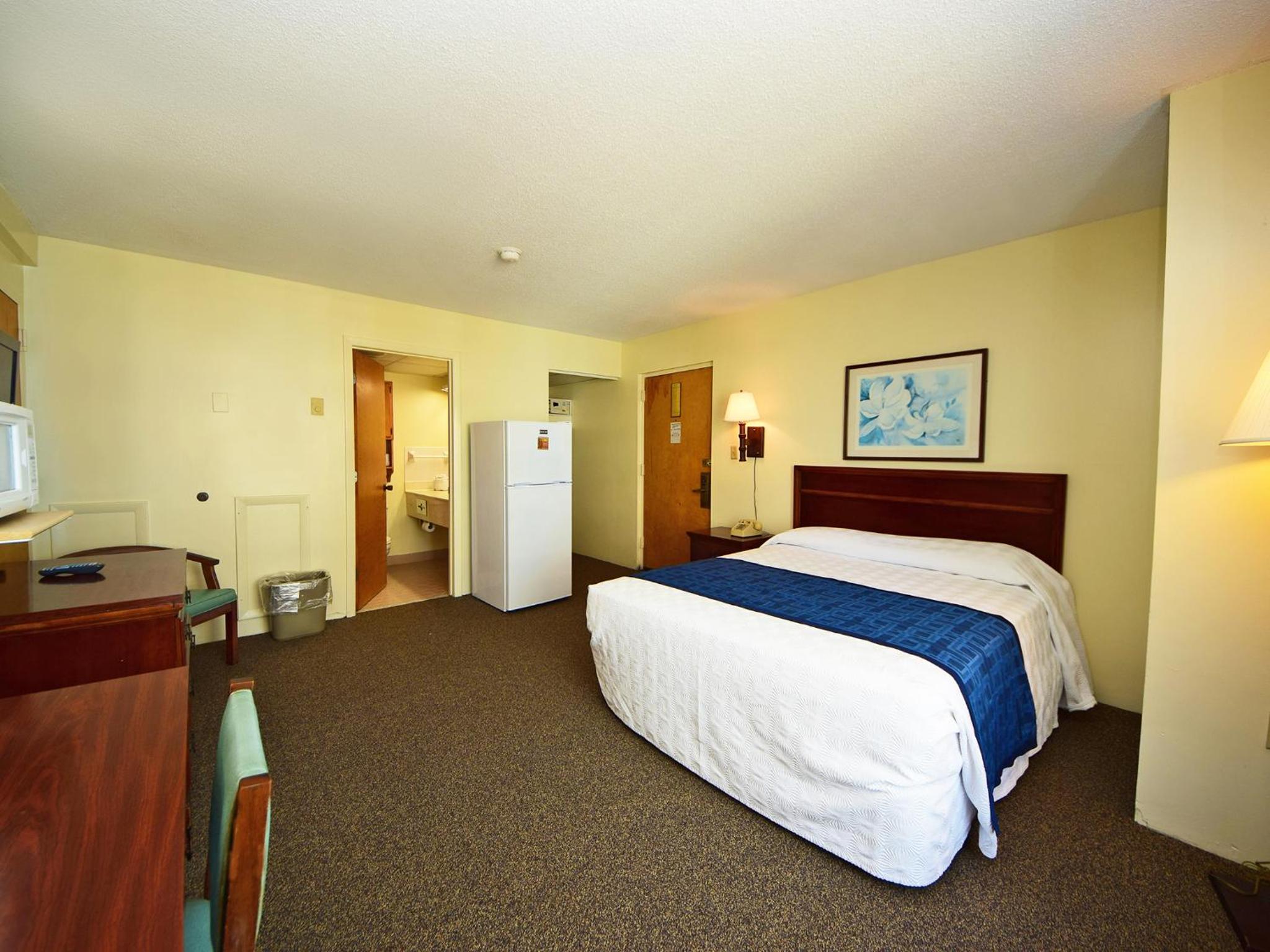 1 Room Side Ocean View with 1 Queen Bed - T8