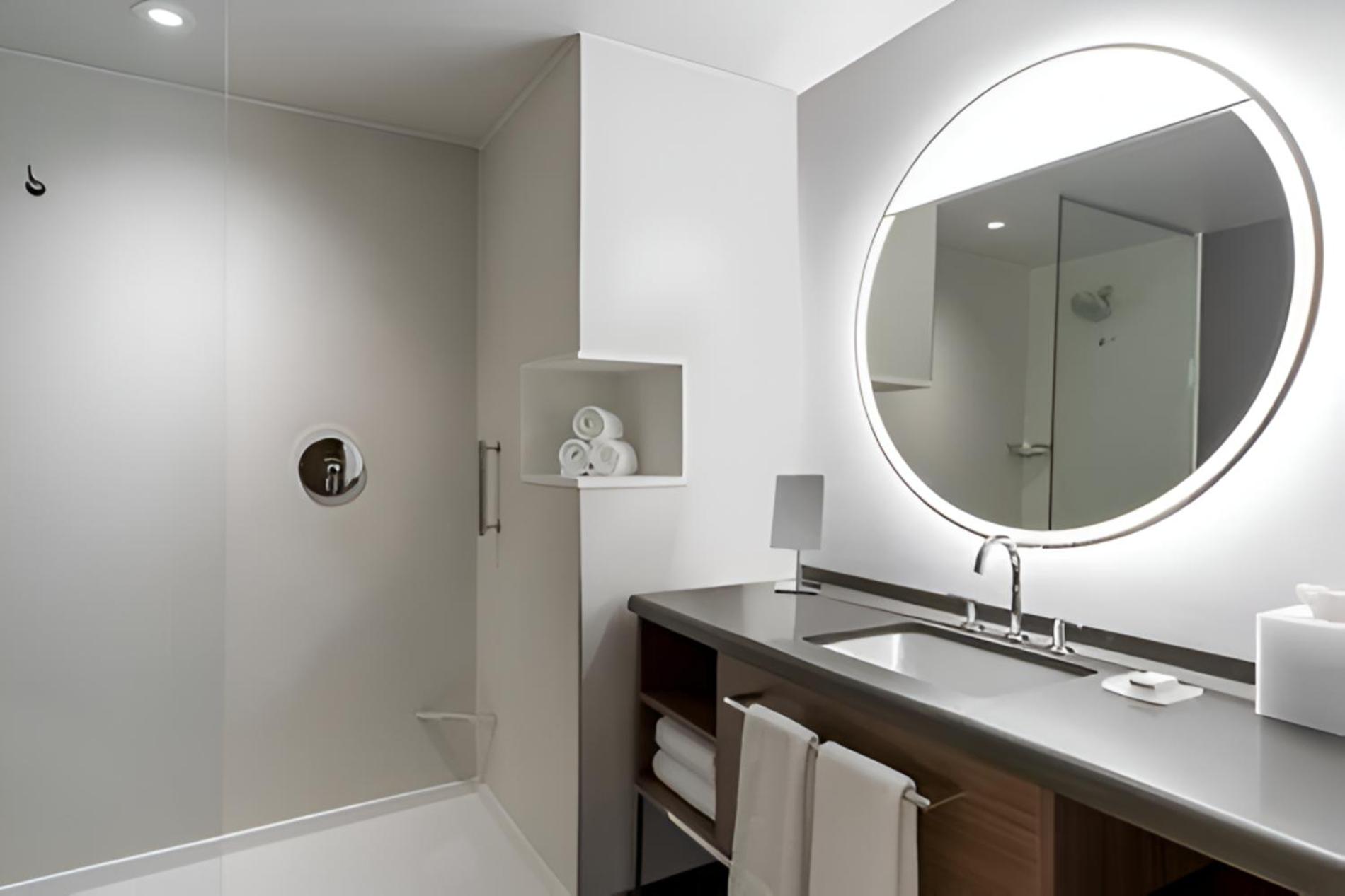 King Room - Hearing Accessible - Photo 2