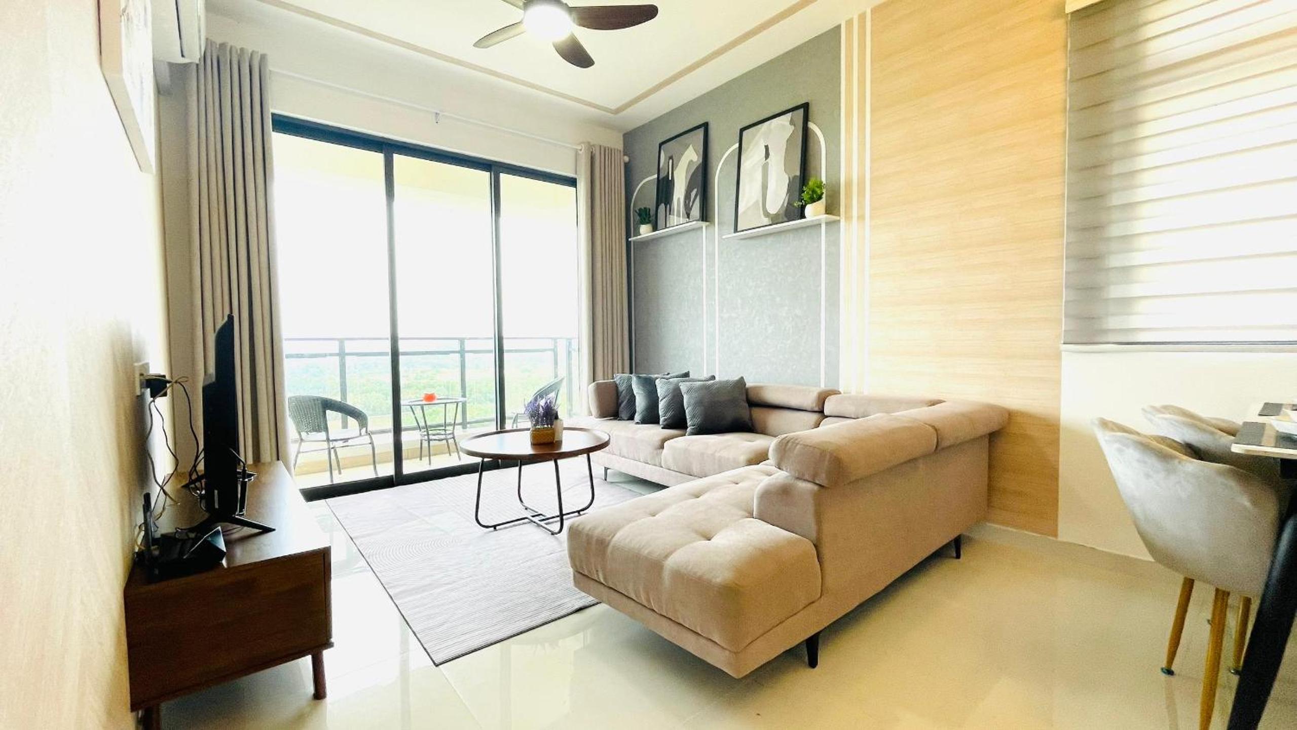 Two-Bedroom Apartment with Mountain View photo 2