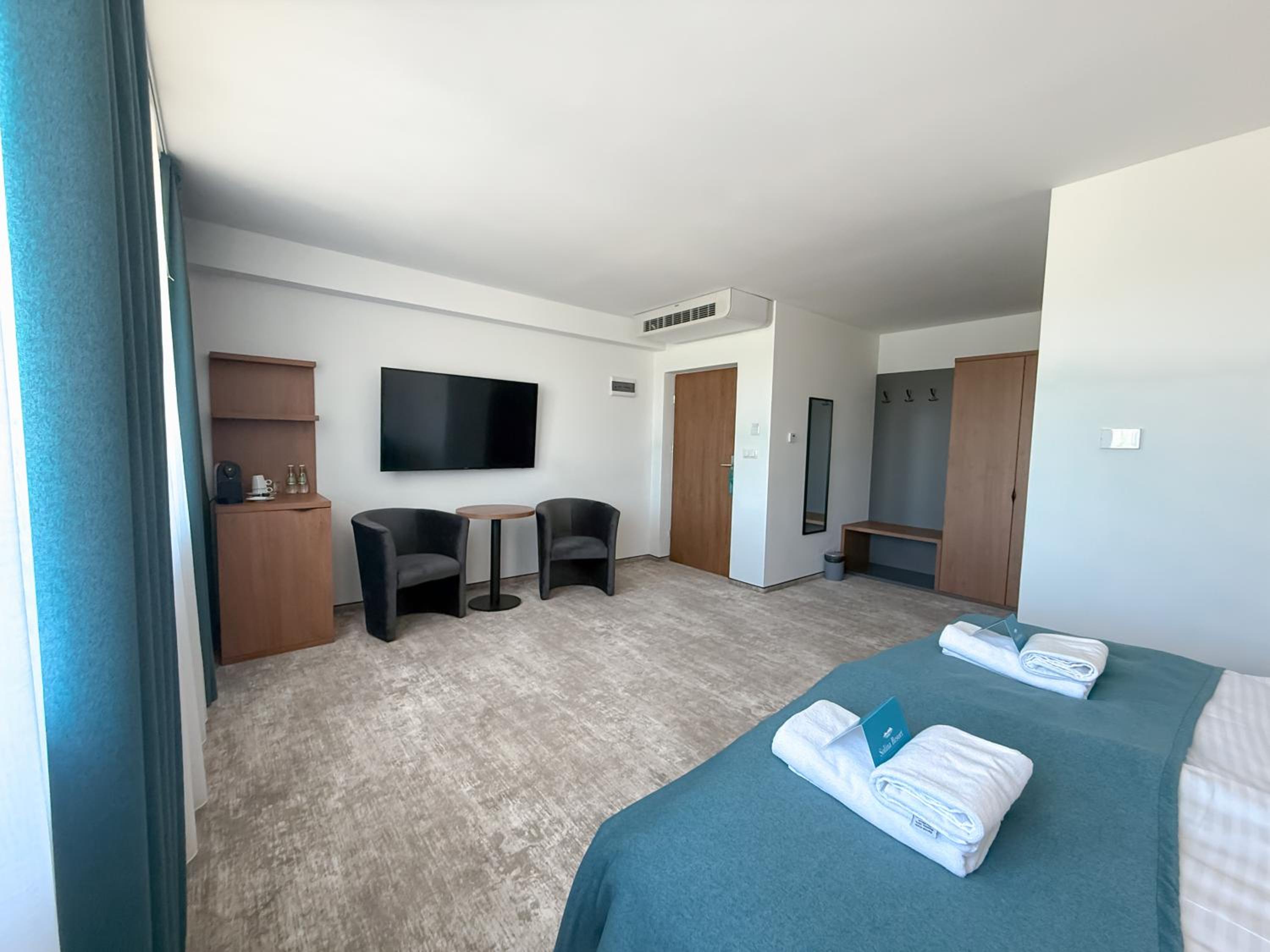 Large Double Room - Photo 2