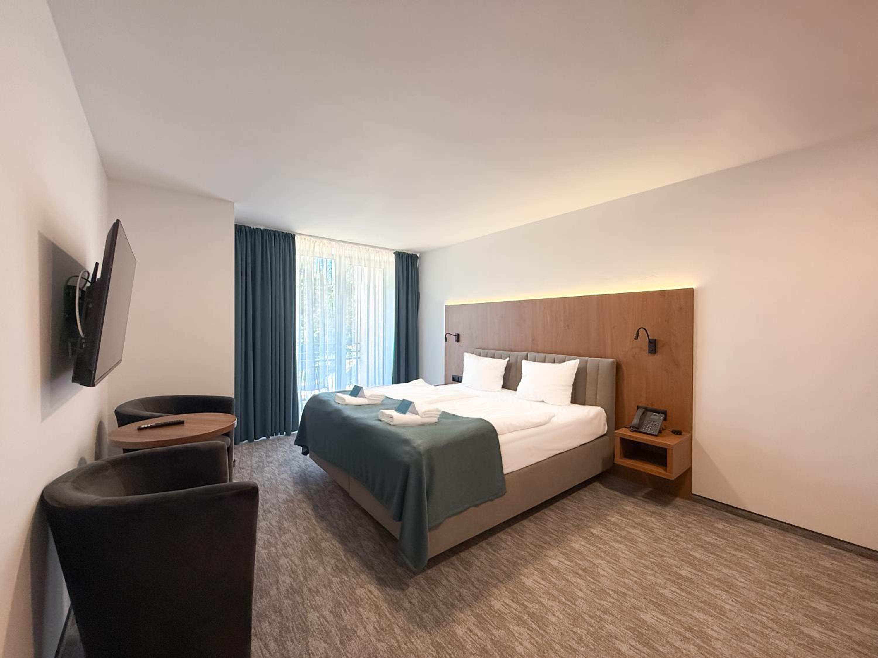 Deluxe Double Room with Bath - Photo 2