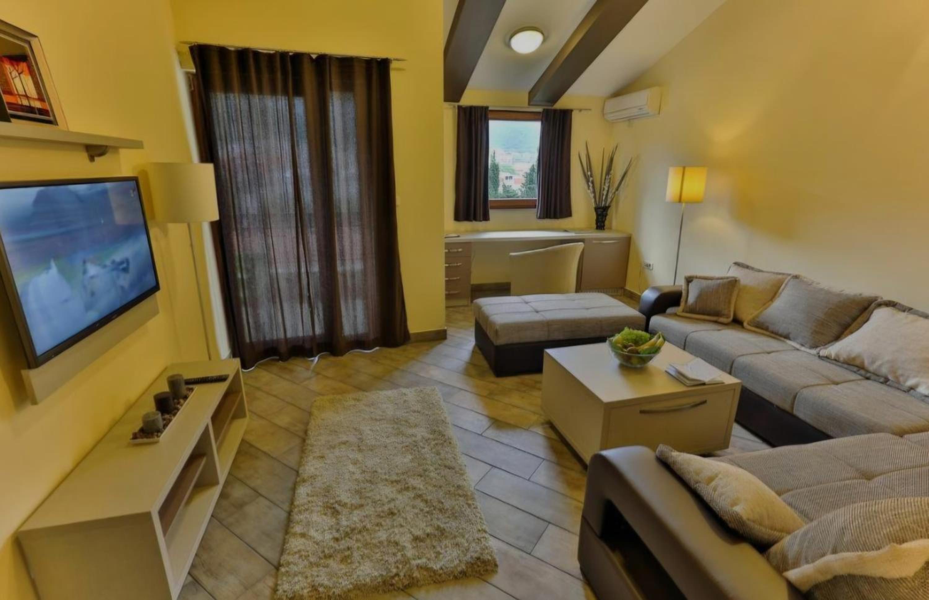 One-Bedroom Premier Apartment