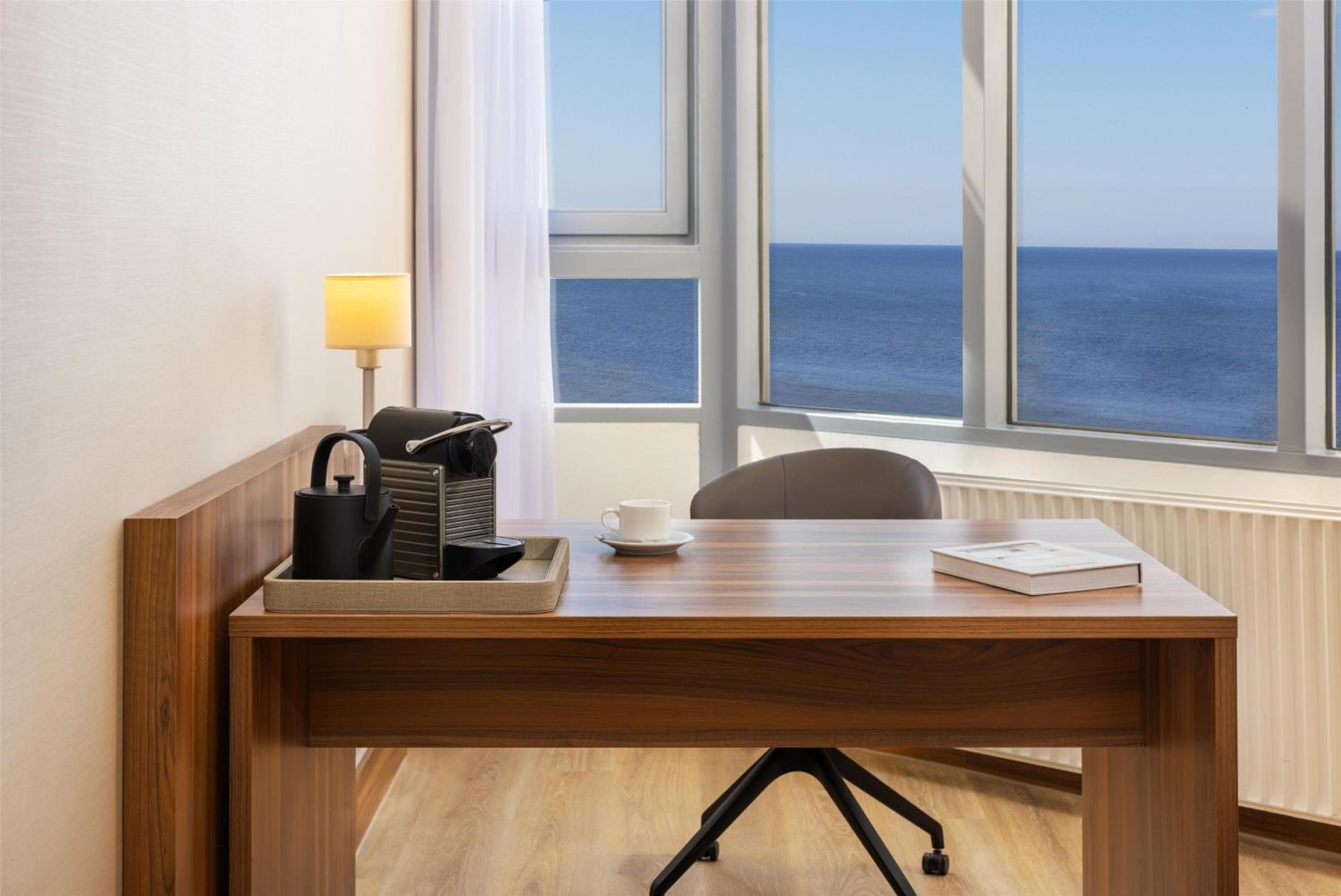 Superior Triple Room with Sea View - Photo 3