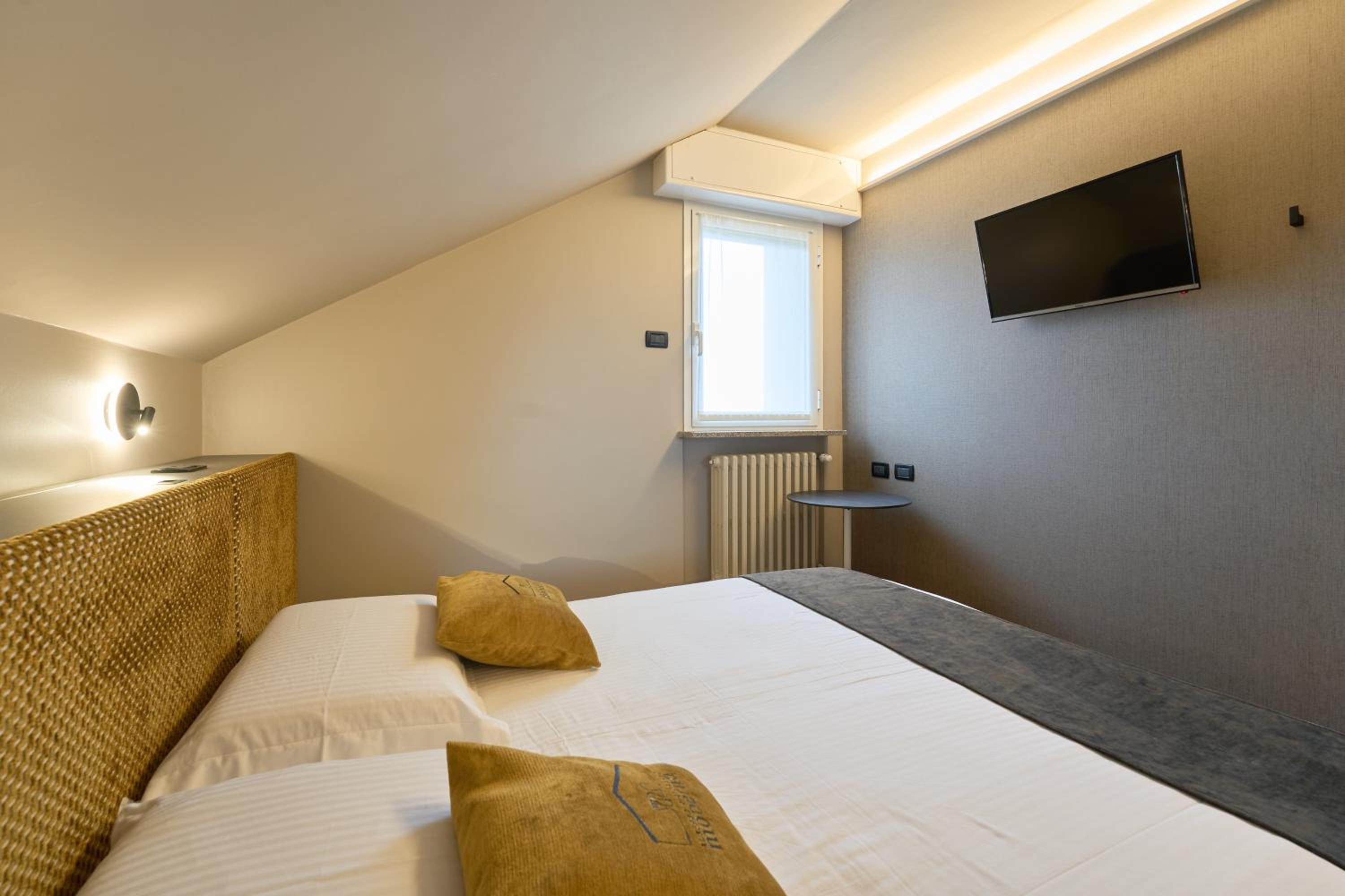 Budget Double Room photo 2