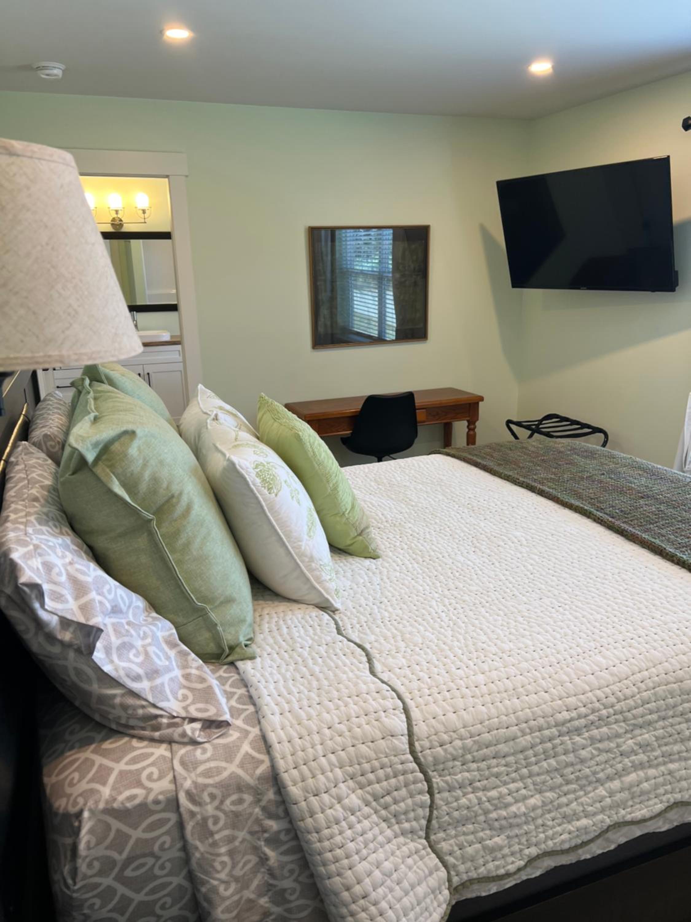 Deluxe Two-Bedroom Apartment with Garden View photo 1