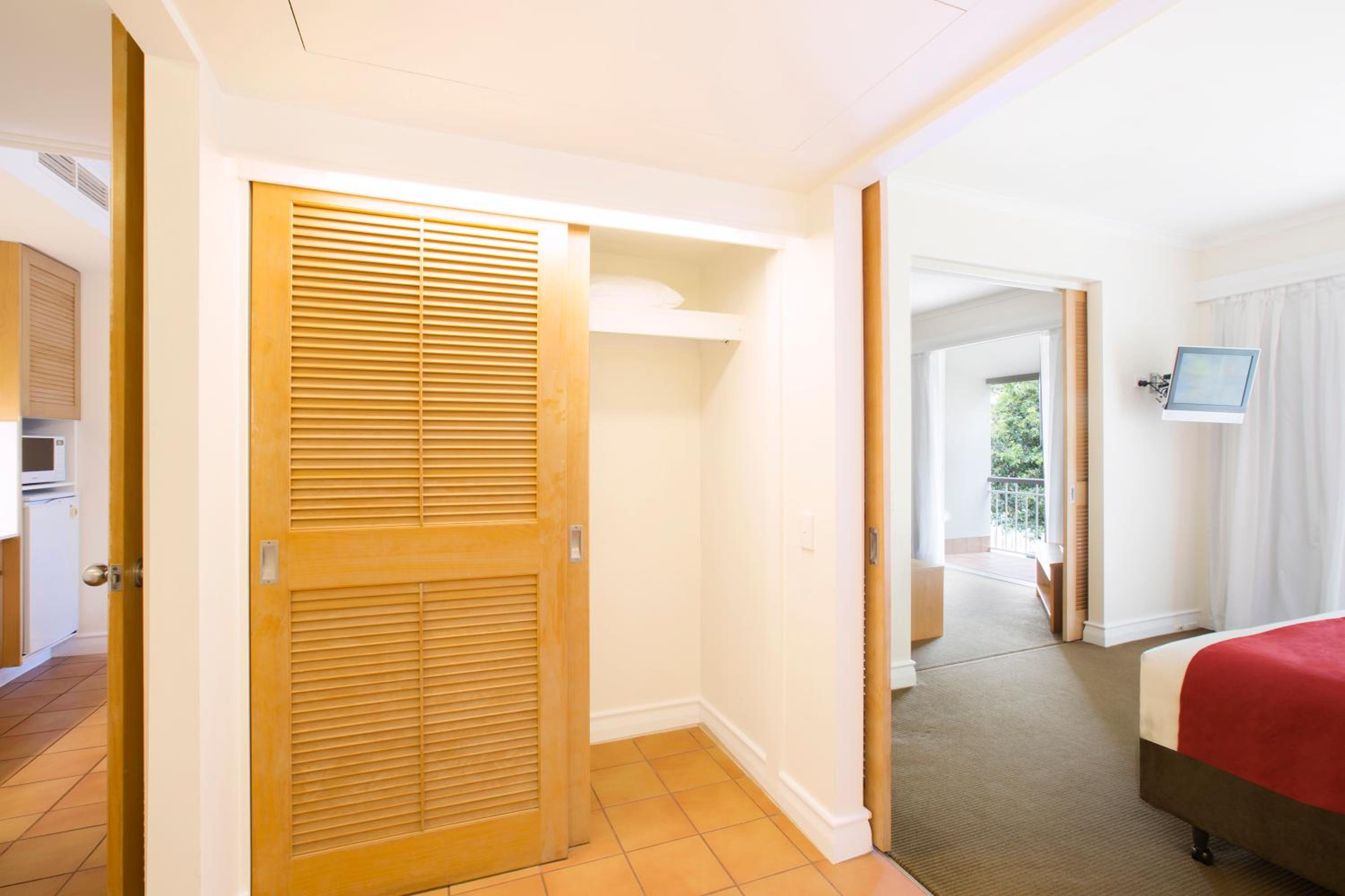 One-Bedroom Suite - Photo 5