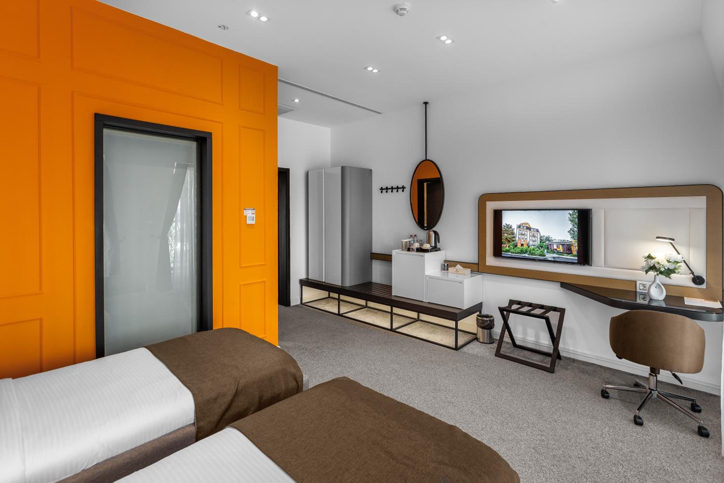 Standard Double or Twin Room photo 3