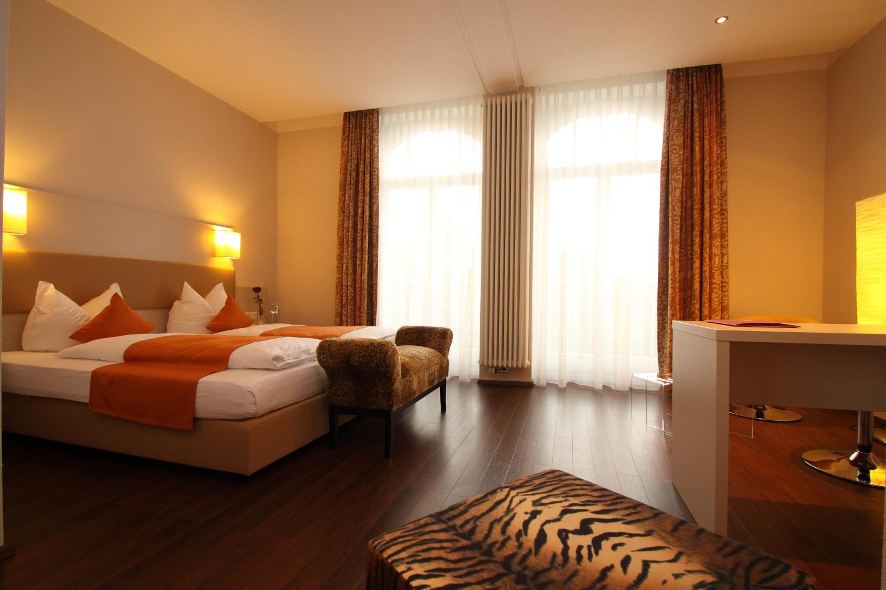 Superior Double Room with Balcony - Photo 9
