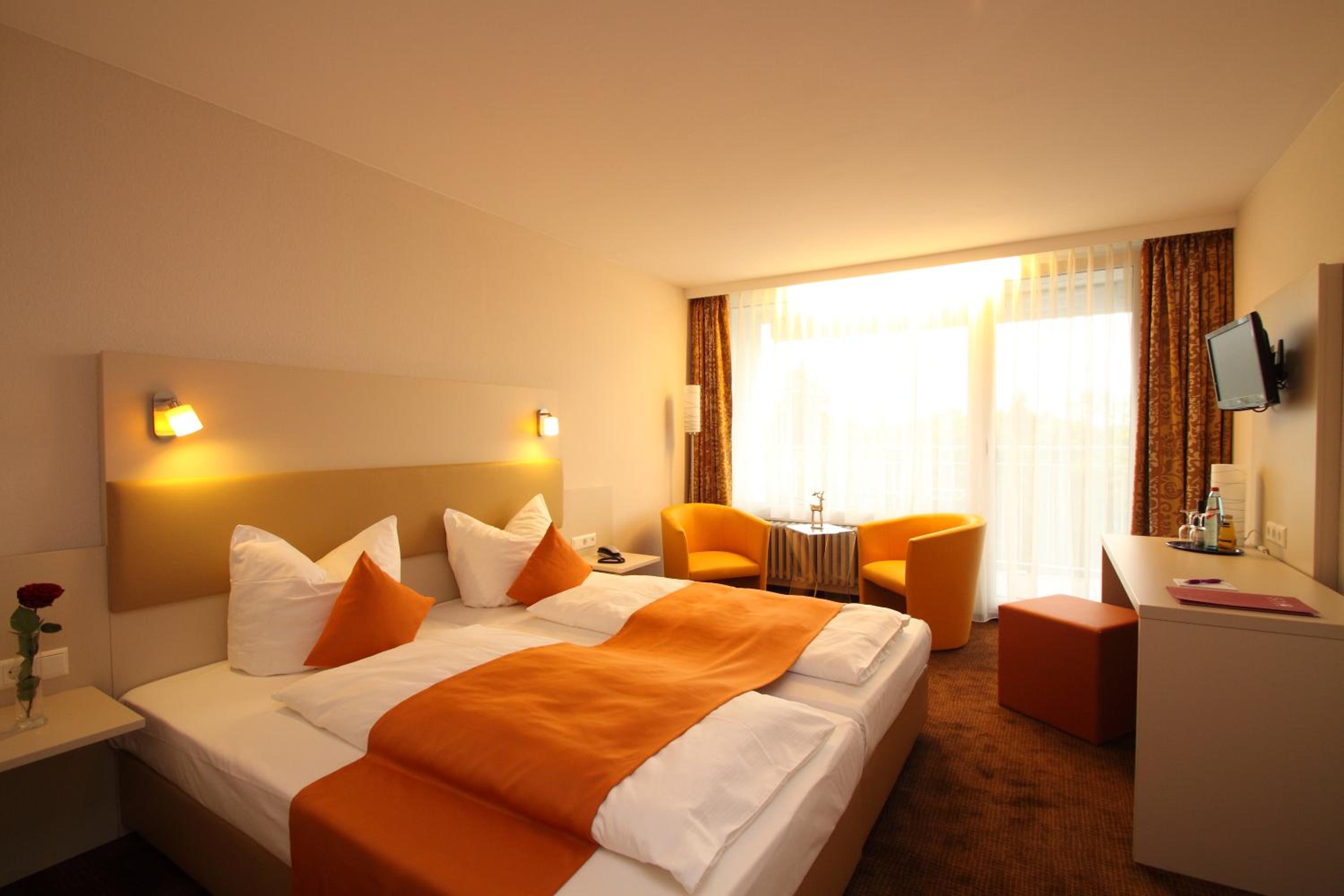 Standard Double Room with Balcony - Photo 6