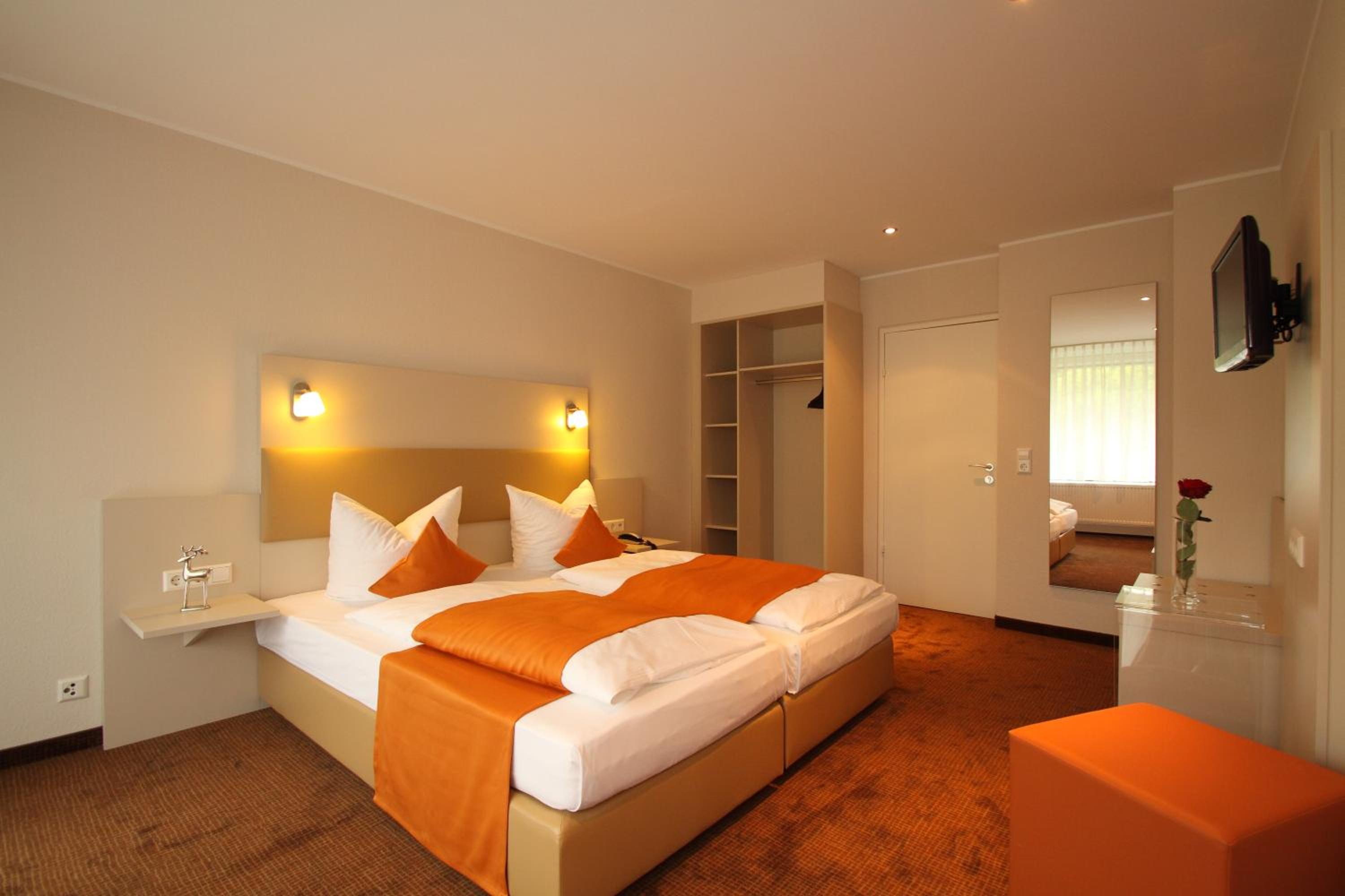 Standard Double Room with Balcony - Photo 5