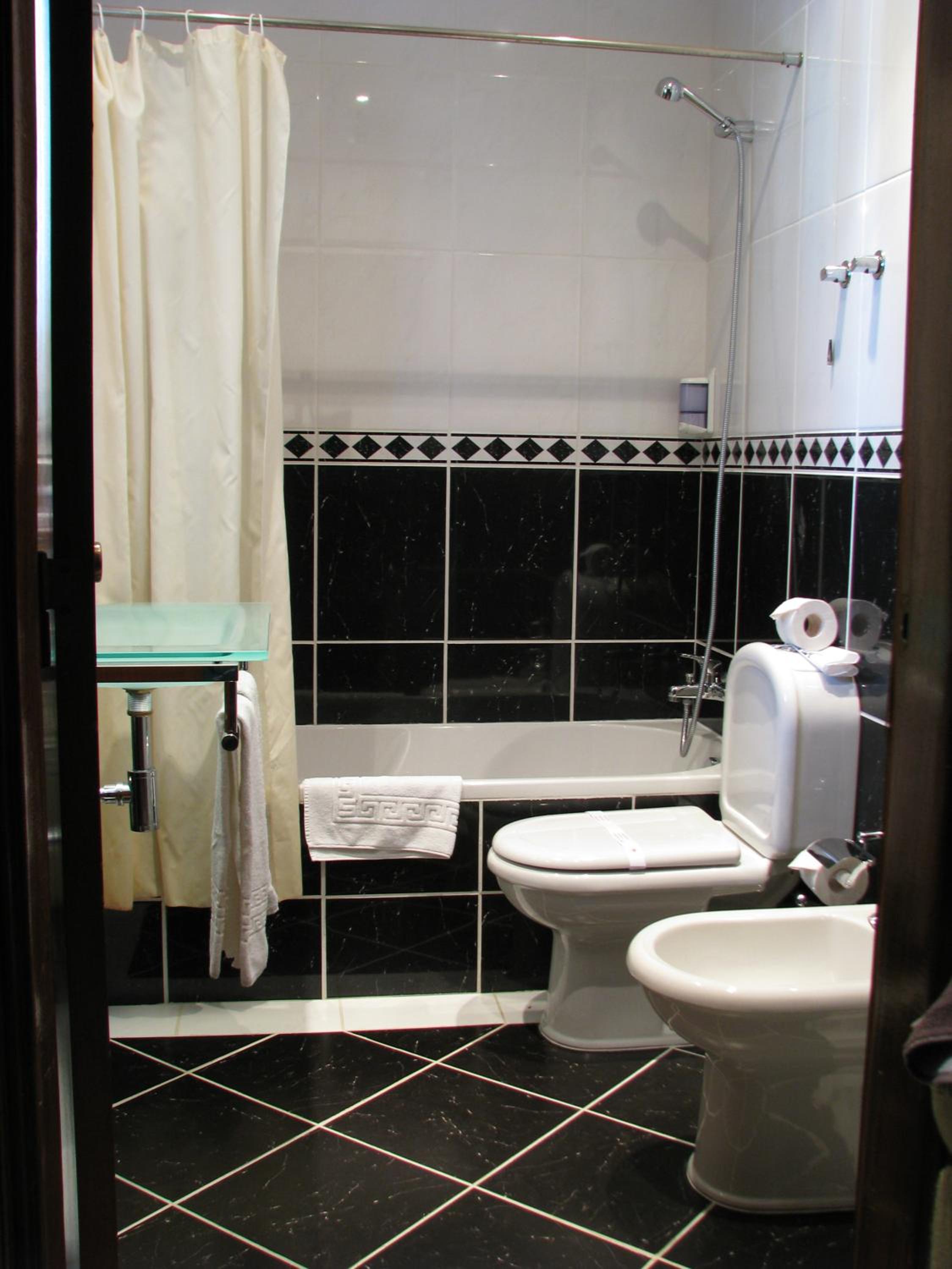 Standard Twin Room - Photo 26